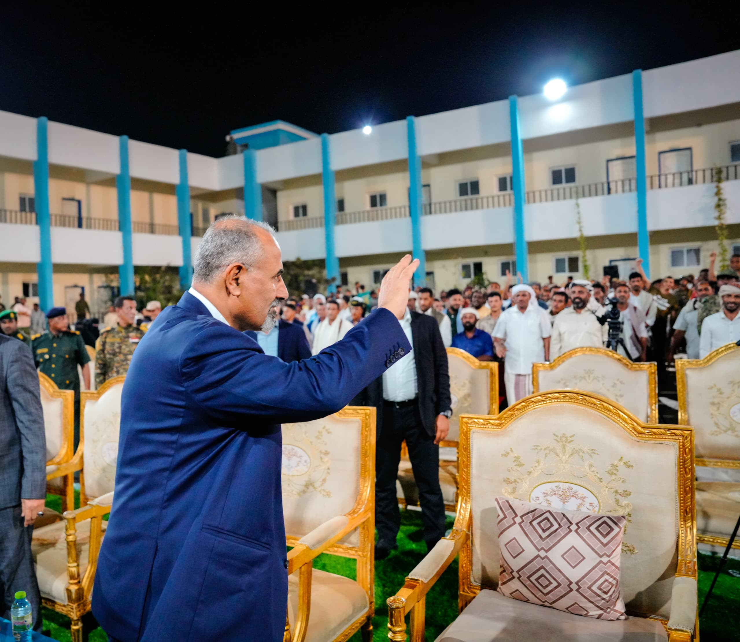الرئيس الزُبيدي يشهد الأمسية الرمضانية الحاشدة التي أقامتها قيادة أرخبيل سقطرى احتفاءً بزيارته والوفد المرافق له للمحافظة الرئيس الزُبيدي يشهد الأمسية الرمضانية الحاشدة التي أقامتها قيادة أرخبيل سقطرى احتفاءً بزيارته والوفد المرافق له للمحافظة