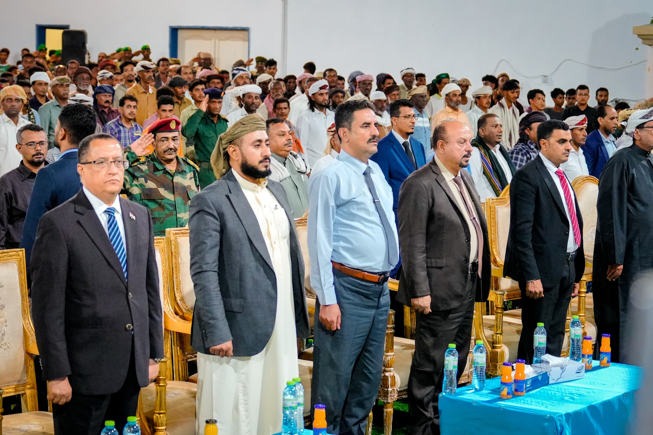 الرئيس الزُبيدي يشهد الأمسية الرمضانية الحاشدة التي أقامتها قيادة أرخبيل سقطرى احتفاءً بزيارته والوفد المرافق له للمحافظة الرئيس الزُبيدي يشهد الأمسية الرمضانية الحاشدة التي أقامتها قيادة أرخبيل سقطرى احتفاءً بزيارته والوفد المرافق له للمحافظة
