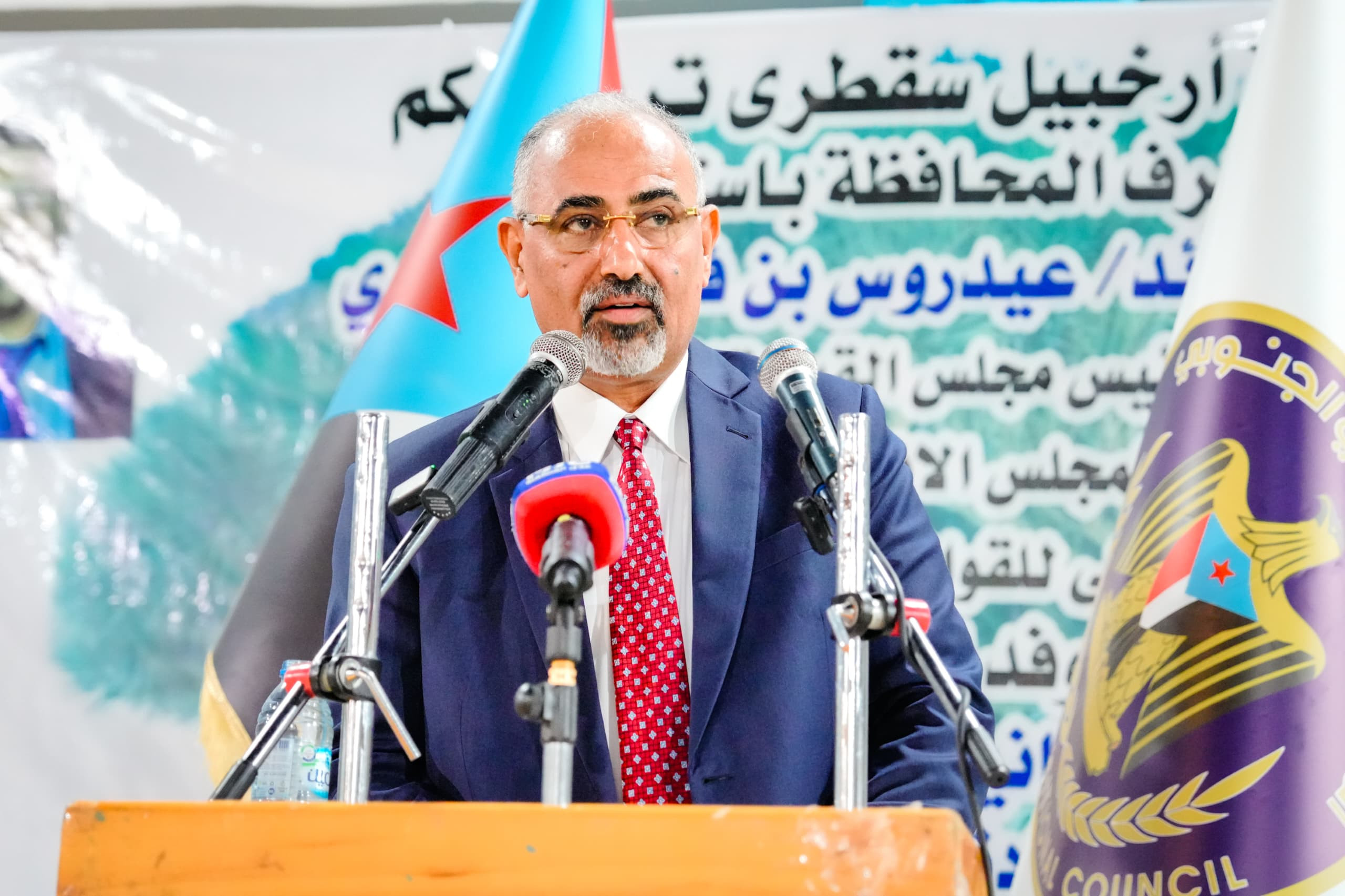 الرئيس الزُبيدي يشهد الأمسية الرمضانية الحاشدة التي أقامتها قيادة أرخبيل سقطرى احتفاءً بزيارته والوفد المرافق له للمحافظة الرئيس الزُبيدي يشهد الأمسية الرمضانية الحاشدة التي أقامتها قيادة أرخبيل سقطرى احتفاءً بزيارته والوفد المرافق له للمحافظة