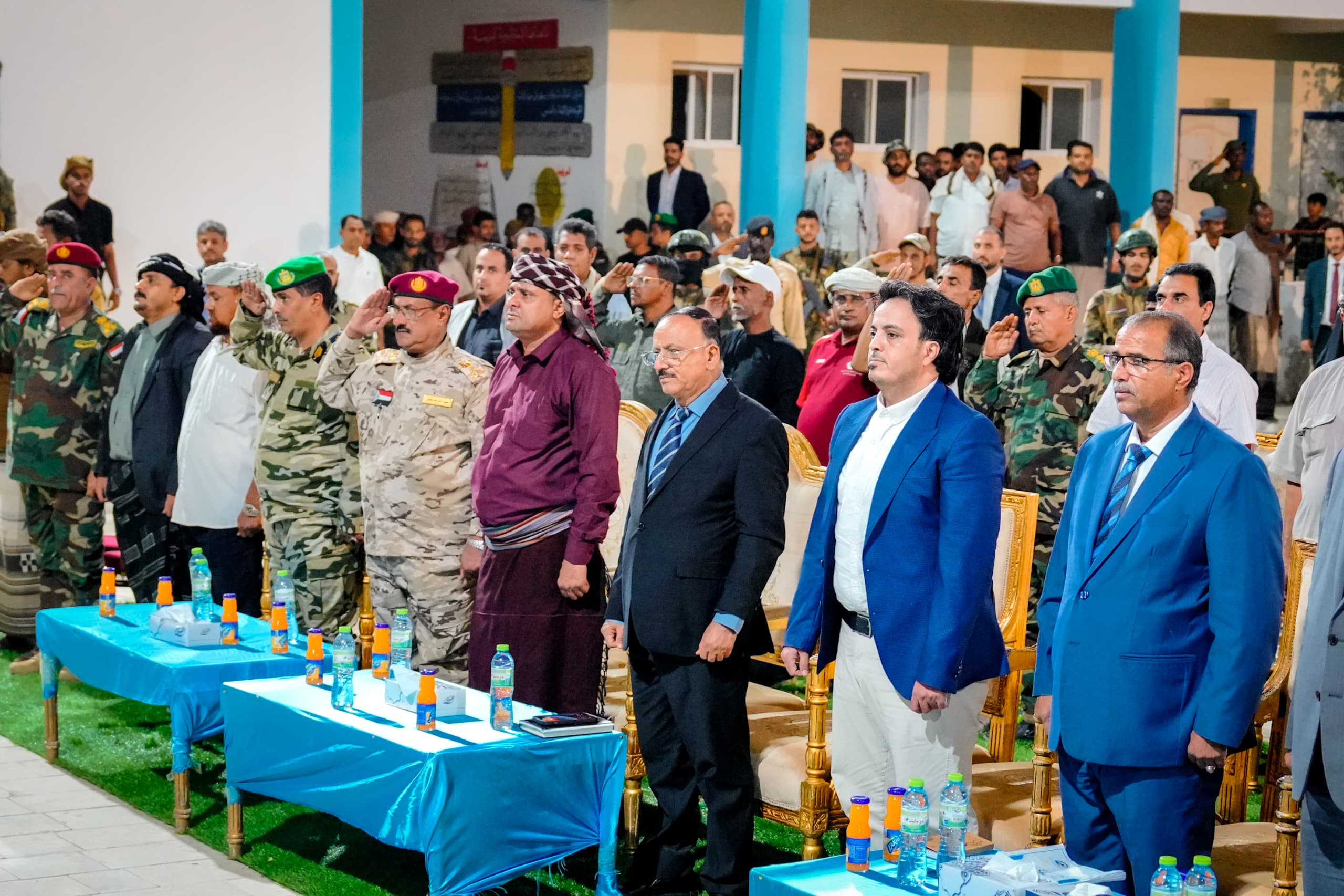 الرئيس الزُبيدي يشهد الأمسية الرمضانية الحاشدة التي أقامتها قيادة أرخبيل سقطرى احتفاءً بزيارته والوفد المرافق له للمحافظة الرئيس الزُبيدي يشهد الأمسية الرمضانية الحاشدة التي أقامتها قيادة أرخبيل سقطرى احتفاءً بزيارته والوفد المرافق له للمحافظة