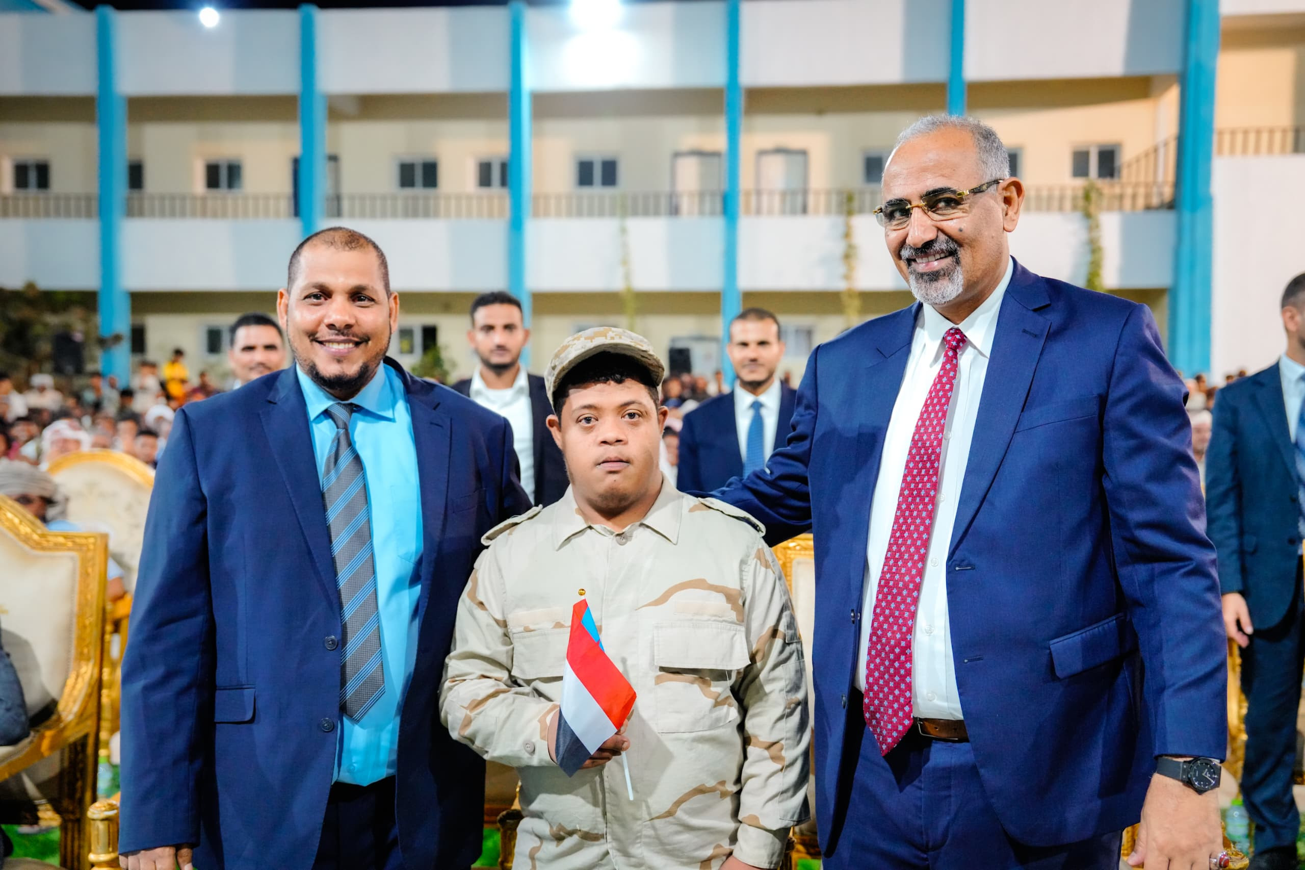 الرئيس الزُبيدي يشهد الأمسية الرمضانية الحاشدة التي أقامتها قيادة أرخبيل سقطرى احتفاءً بزيارته والوفد المرافق له للمحافظة الرئيس الزُبيدي يشهد الأمسية الرمضانية الحاشدة التي أقامتها قيادة أرخبيل سقطرى احتفاءً بزيارته والوفد المرافق له للمحافظة