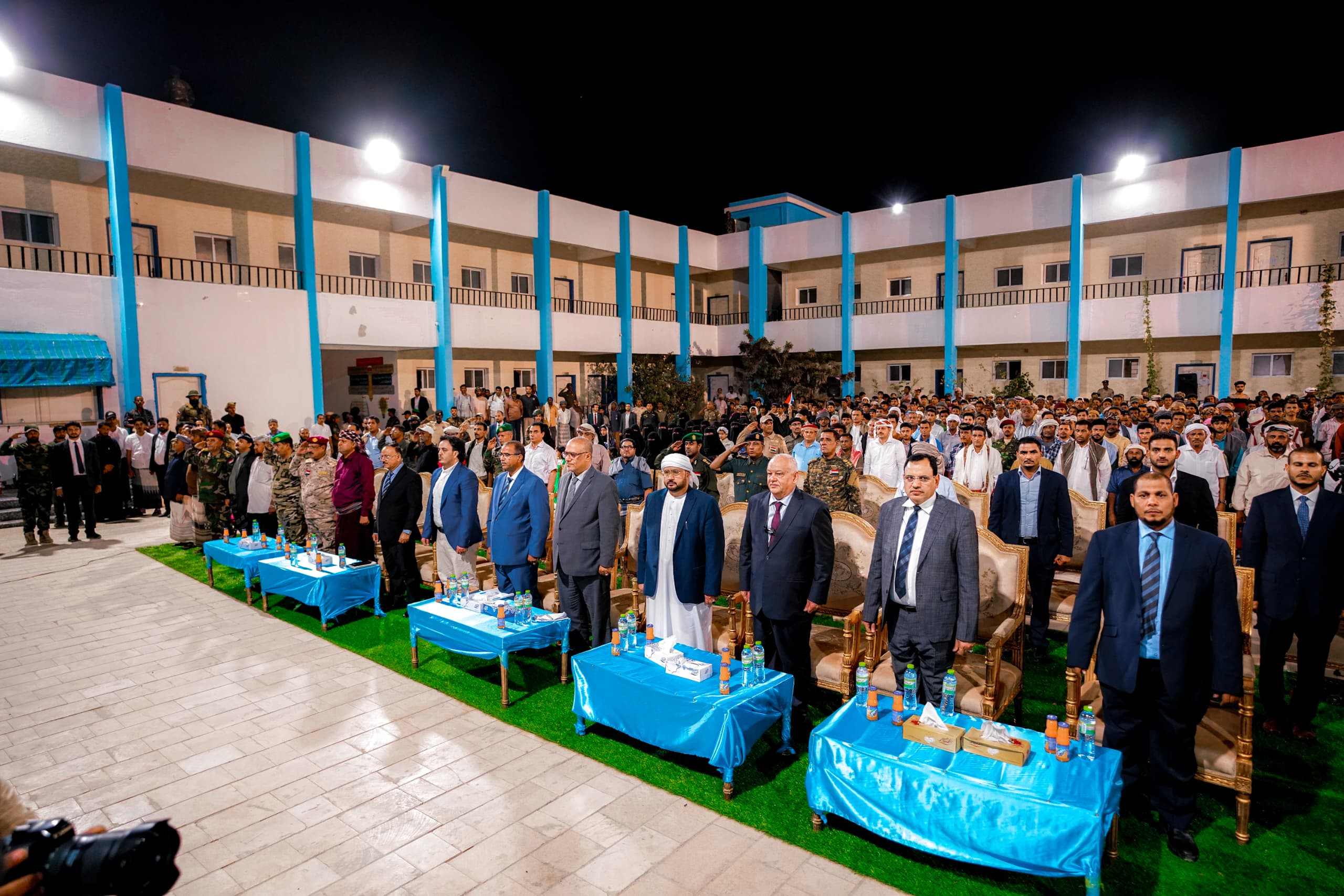 الرئيس الزُبيدي يشهد الأمسية الرمضانية الحاشدة التي أقامتها قيادة أرخبيل سقطرى احتفاءً بزيارته والوفد المرافق له للمحافظة الرئيس الزُبيدي يشهد الأمسية الرمضانية الحاشدة التي أقامتها قيادة أرخبيل سقطرى احتفاءً بزيارته والوفد المرافق له للمحافظة