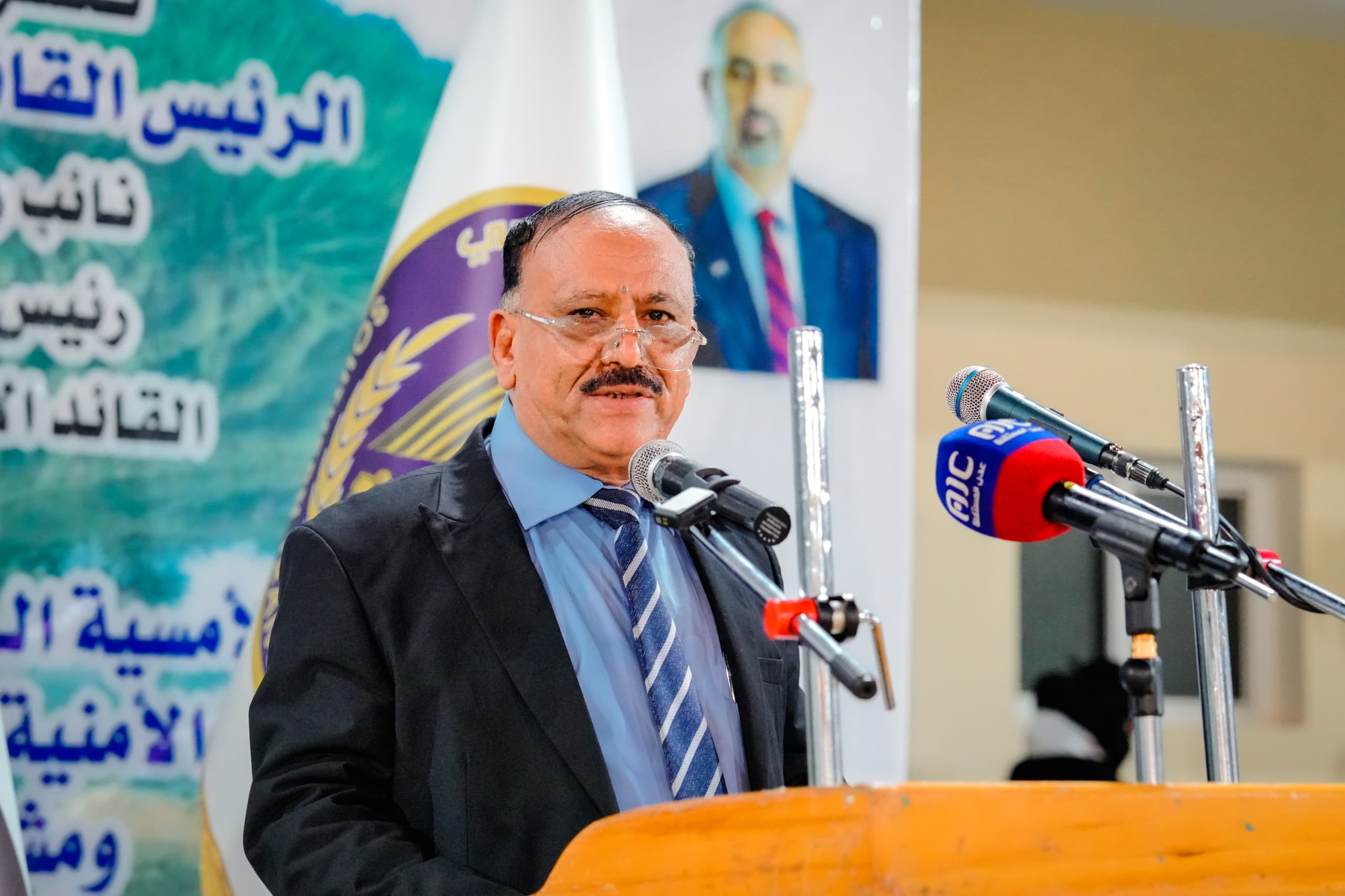 الرئيس الزُبيدي يشهد الأمسية الرمضانية الحاشدة التي أقامتها قيادة أرخبيل سقطرى احتفاءً بزيارته والوفد المرافق له للمحافظة الرئيس الزُبيدي يشهد الأمسية الرمضانية الحاشدة التي أقامتها قيادة أرخبيل سقطرى احتفاءً بزيارته والوفد المرافق له للمحافظة