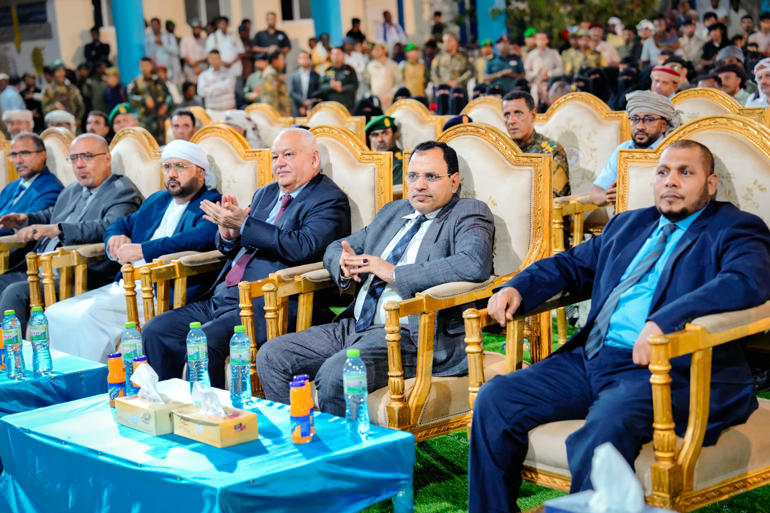 الرئيس الزُبيدي يشهد الأمسية الرمضانية الحاشدة التي أقامتها قيادة أرخبيل سقطرى احتفاءً بزيارته والوفد المرافق له للمحافظة الرئيس الزُبيدي يشهد الأمسية الرمضانية الحاشدة التي أقامتها قيادة أرخبيل سقطرى احتفاءً بزيارته والوفد المرافق له للمحافظة