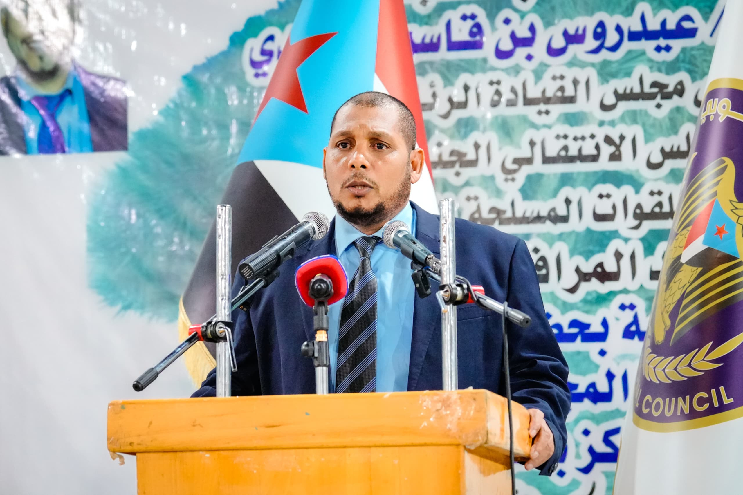 الرئيس الزُبيدي يشهد الأمسية الرمضانية الحاشدة التي أقامتها قيادة أرخبيل سقطرى احتفاءً بزيارته والوفد المرافق له للمحافظة الرئيس الزُبيدي يشهد الأمسية الرمضانية الحاشدة التي أقامتها قيادة أرخبيل سقطرى احتفاءً بزيارته والوفد المرافق له للمحافظة