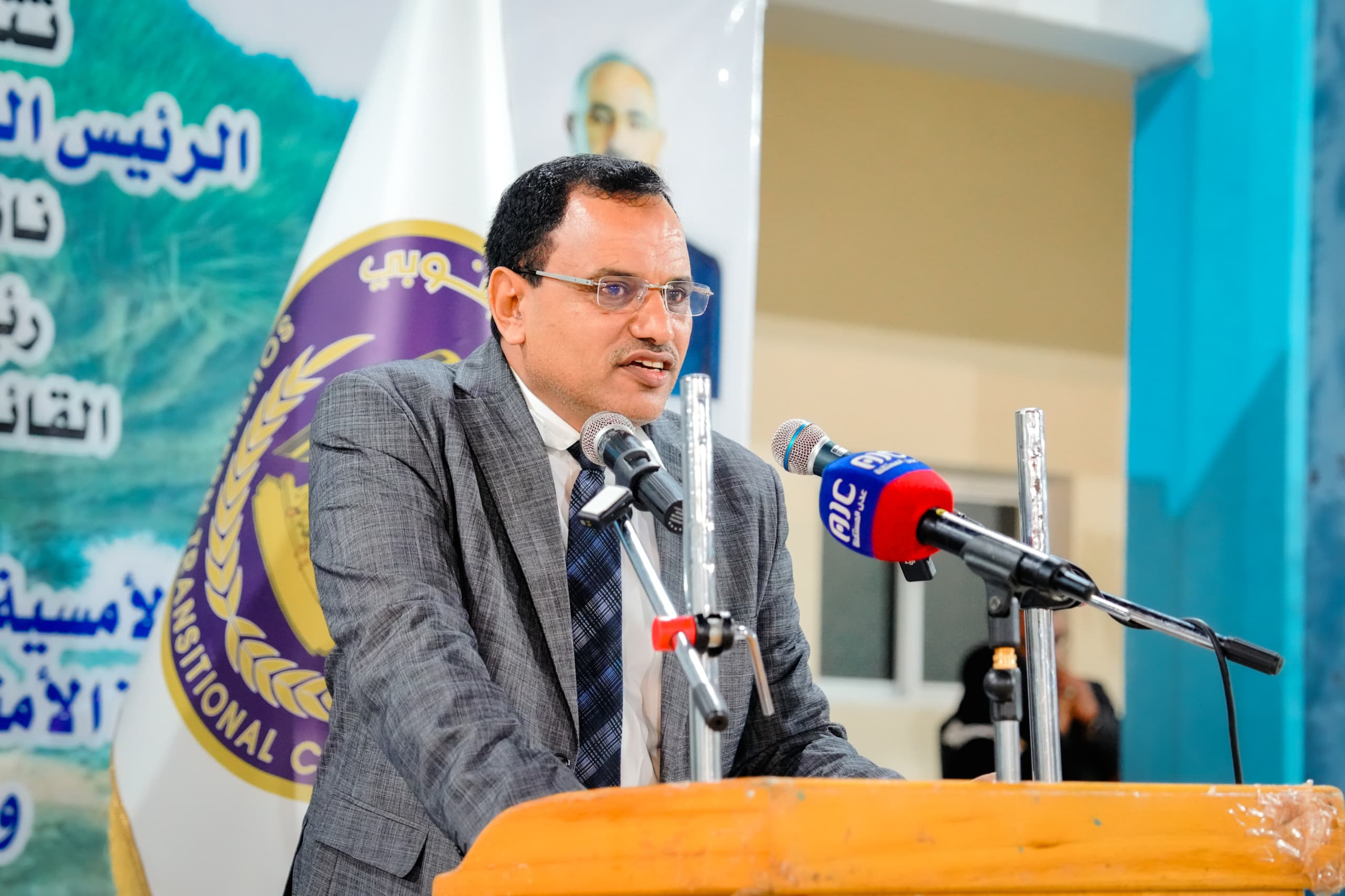 الرئيس الزُبيدي يشهد الأمسية الرمضانية الحاشدة التي أقامتها قيادة أرخبيل سقطرى احتفاءً بزيارته والوفد المرافق له للمحافظة الرئيس الزُبيدي يشهد الأمسية الرمضانية الحاشدة التي أقامتها قيادة أرخبيل سقطرى احتفاءً بزيارته والوفد المرافق له للمحافظة