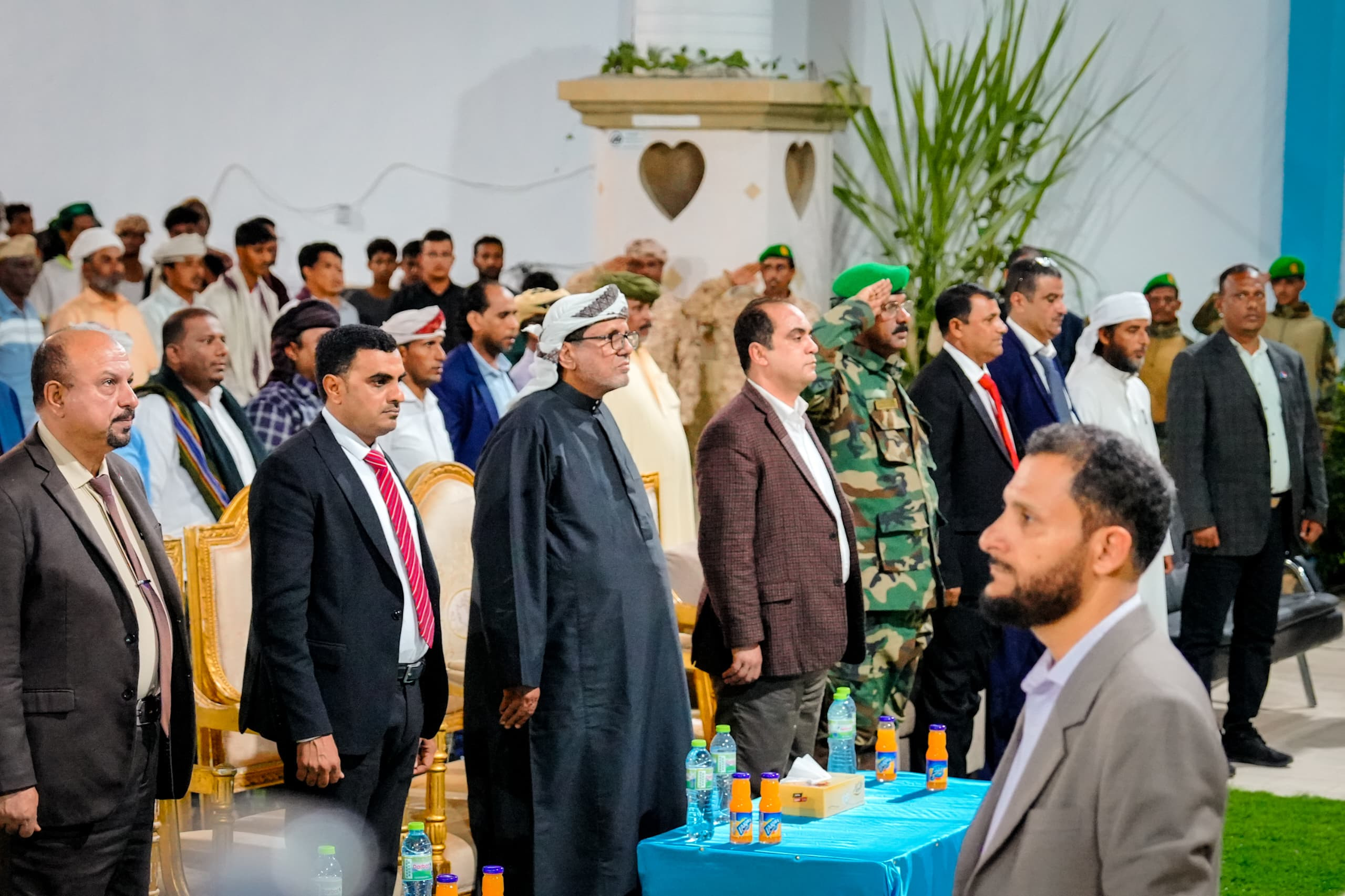 الرئيس الزُبيدي يشهد الأمسية الرمضانية الحاشدة التي أقامتها قيادة أرخبيل سقطرى احتفاءً بزيارته والوفد المرافق له للمحافظة الرئيس الزُبيدي يشهد الأمسية الرمضانية الحاشدة التي أقامتها قيادة أرخبيل سقطرى احتفاءً بزيارته والوفد المرافق له للمحافظة