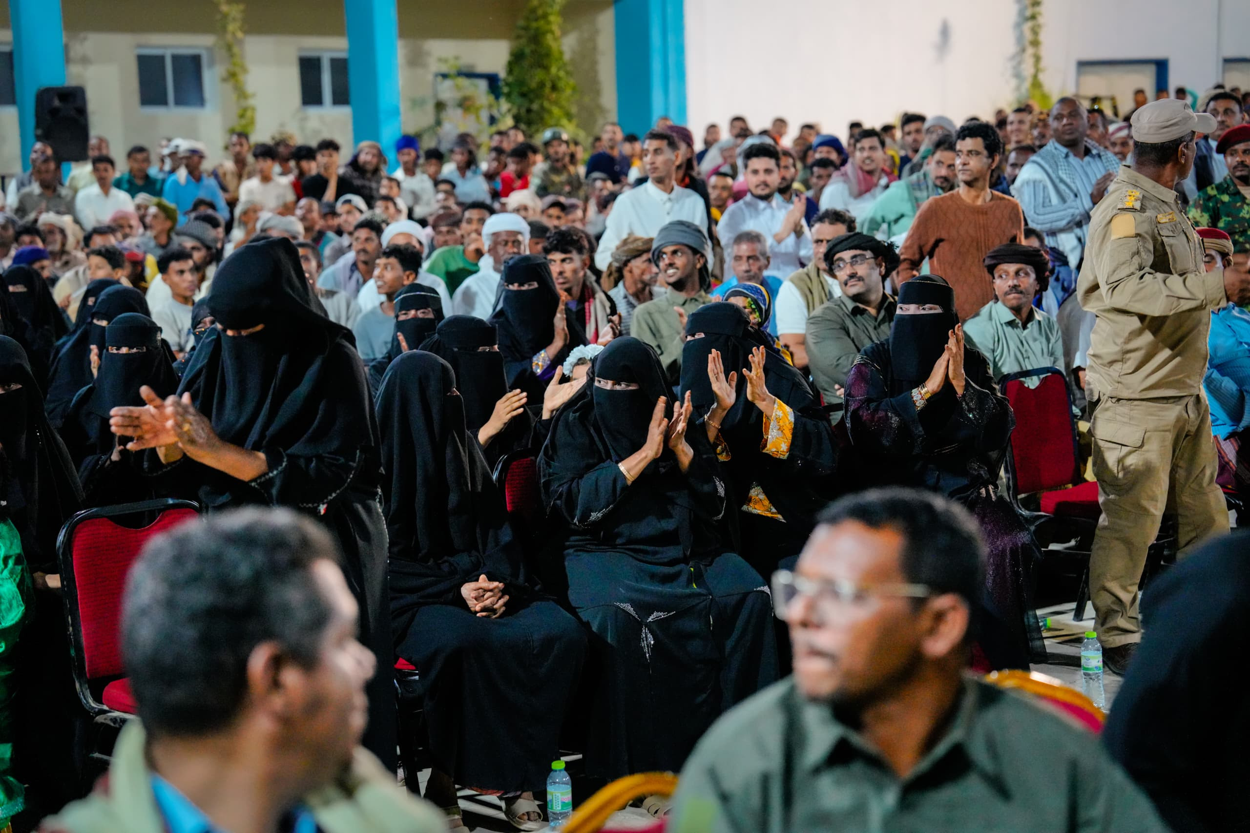 الرئيس الزُبيدي يشهد الأمسية الرمضانية الحاشدة التي أقامتها قيادة أرخبيل سقطرى احتفاءً بزيارته والوفد المرافق له للمحافظة الرئيس الزُبيدي يشهد الأمسية الرمضانية الحاشدة التي أقامتها قيادة أرخبيل سقطرى احتفاءً بزيارته والوفد المرافق له للمحافظة
