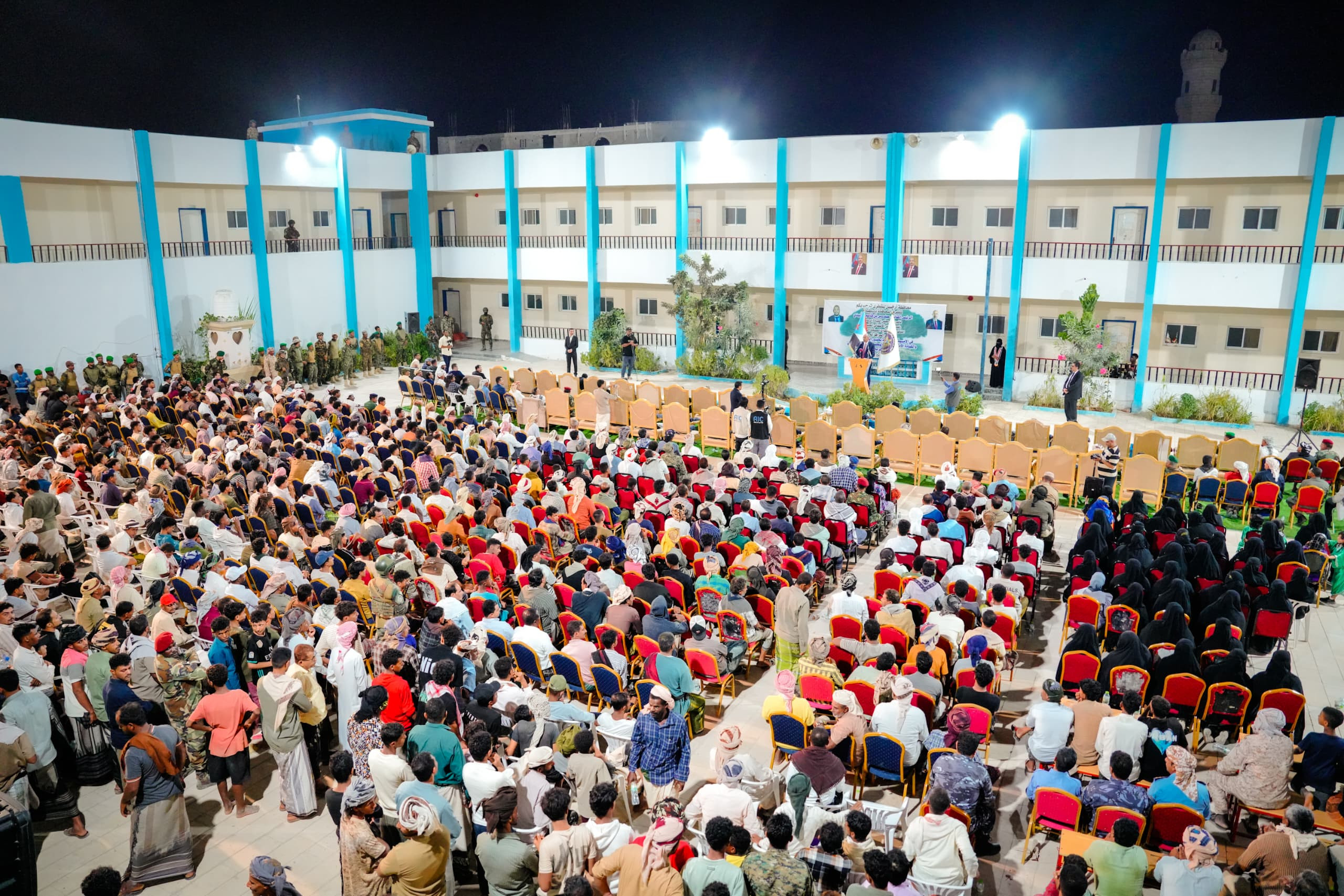 الرئيس الزُبيدي يشهد الأمسية الرمضانية الحاشدة التي أقامتها قيادة أرخبيل سقطرى احتفاءً بزيارته والوفد المرافق له للمحافظة الرئيس الزُبيدي يشهد الأمسية الرمضانية الحاشدة التي أقامتها قيادة أرخبيل سقطرى احتفاءً بزيارته والوفد المرافق له للمحافظة