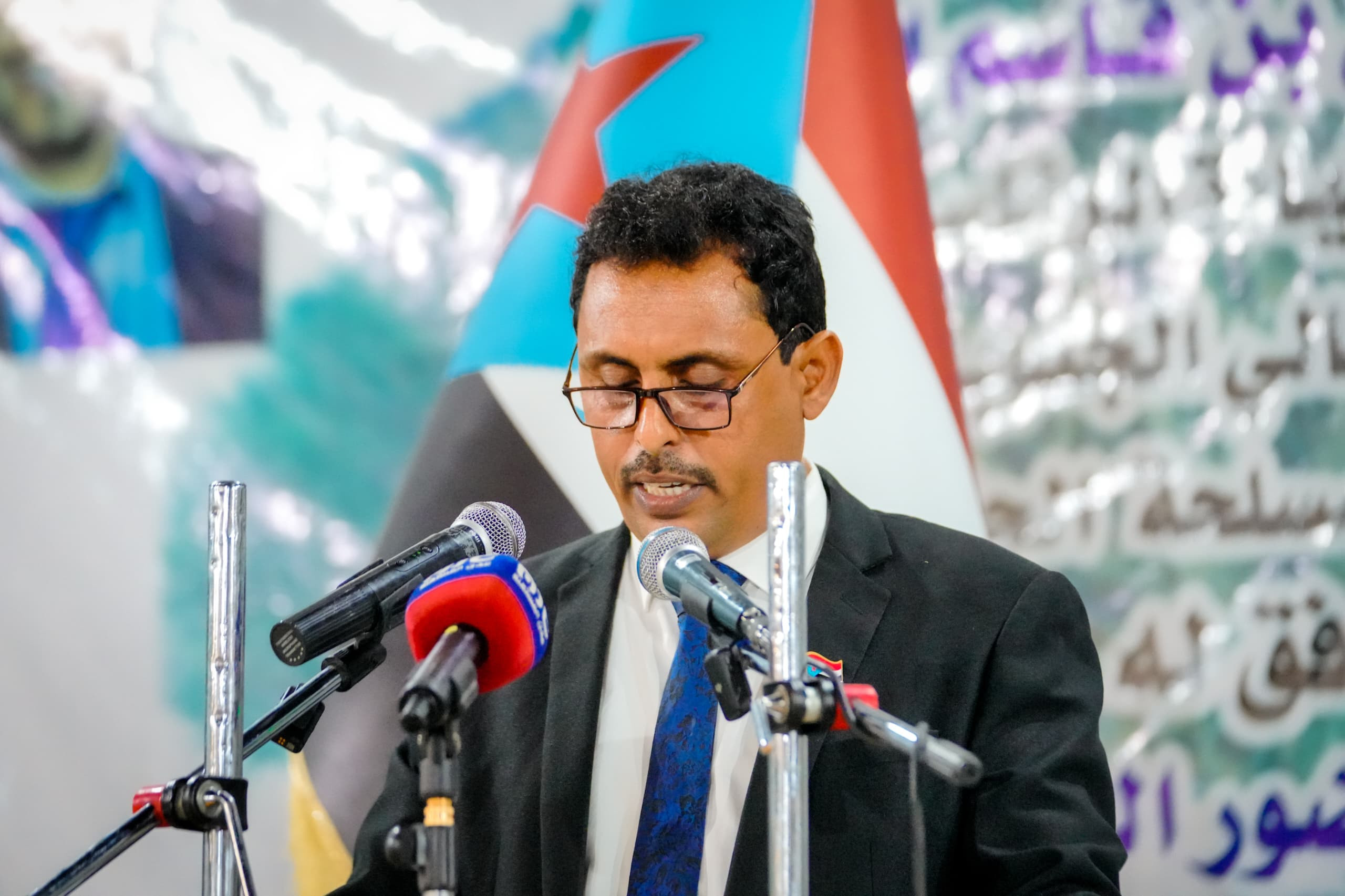الرئيس الزُبيدي يشهد الأمسية الرمضانية الحاشدة التي أقامتها قيادة أرخبيل سقطرى احتفاءً بزيارته والوفد المرافق له للمحافظة الرئيس الزُبيدي يشهد الأمسية الرمضانية الحاشدة التي أقامتها قيادة أرخبيل سقطرى احتفاءً بزيارته والوفد المرافق له للمحافظة