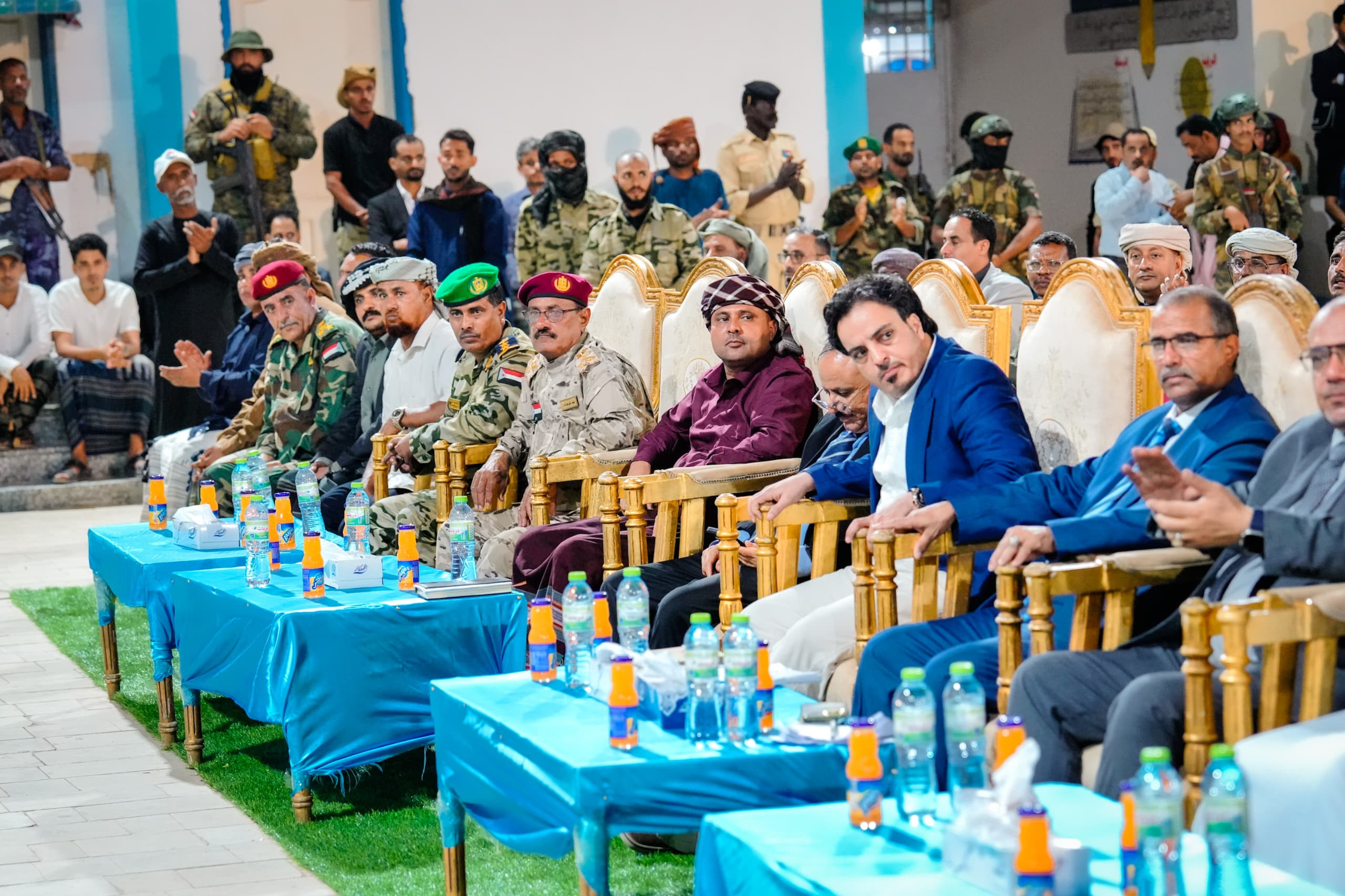 الرئيس الزُبيدي يشهد الأمسية الرمضانية الحاشدة التي أقامتها قيادة أرخبيل سقطرى احتفاءً بزيارته والوفد المرافق له للمحافظة الرئيس الزُبيدي يشهد الأمسية الرمضانية الحاشدة التي أقامتها قيادة أرخبيل سقطرى احتفاءً بزيارته والوفد المرافق له للمحافظة
