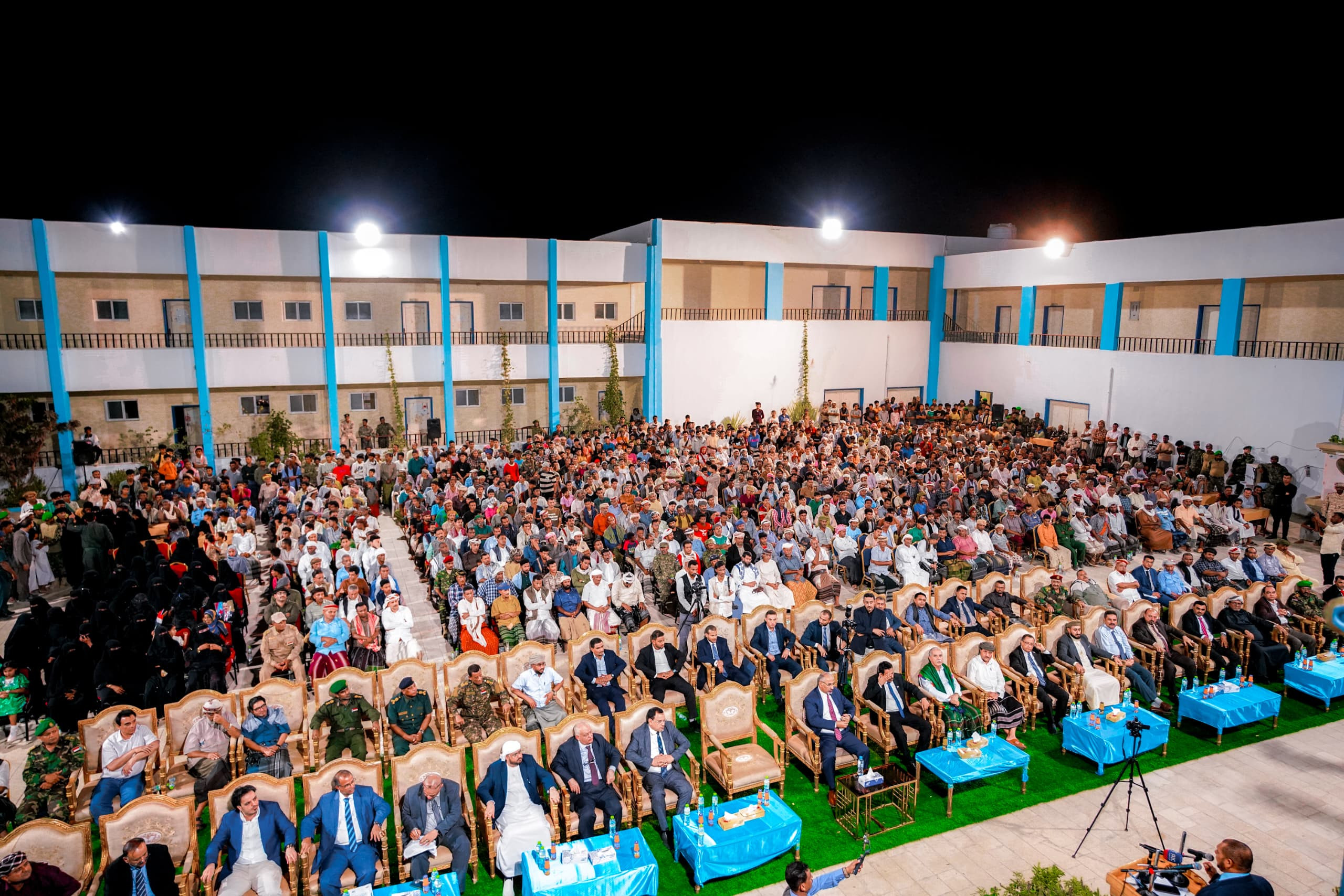 الرئيس الزُبيدي يشهد الأمسية الرمضانية الحاشدة التي أقامتها قيادة أرخبيل سقطرى احتفاءً بزيارته والوفد المرافق له للمحافظة الرئيس الزُبيدي يشهد الأمسية الرمضانية الحاشدة التي أقامتها قيادة أرخبيل سقطرى احتفاءً بزيارته والوفد المرافق له للمحافظة