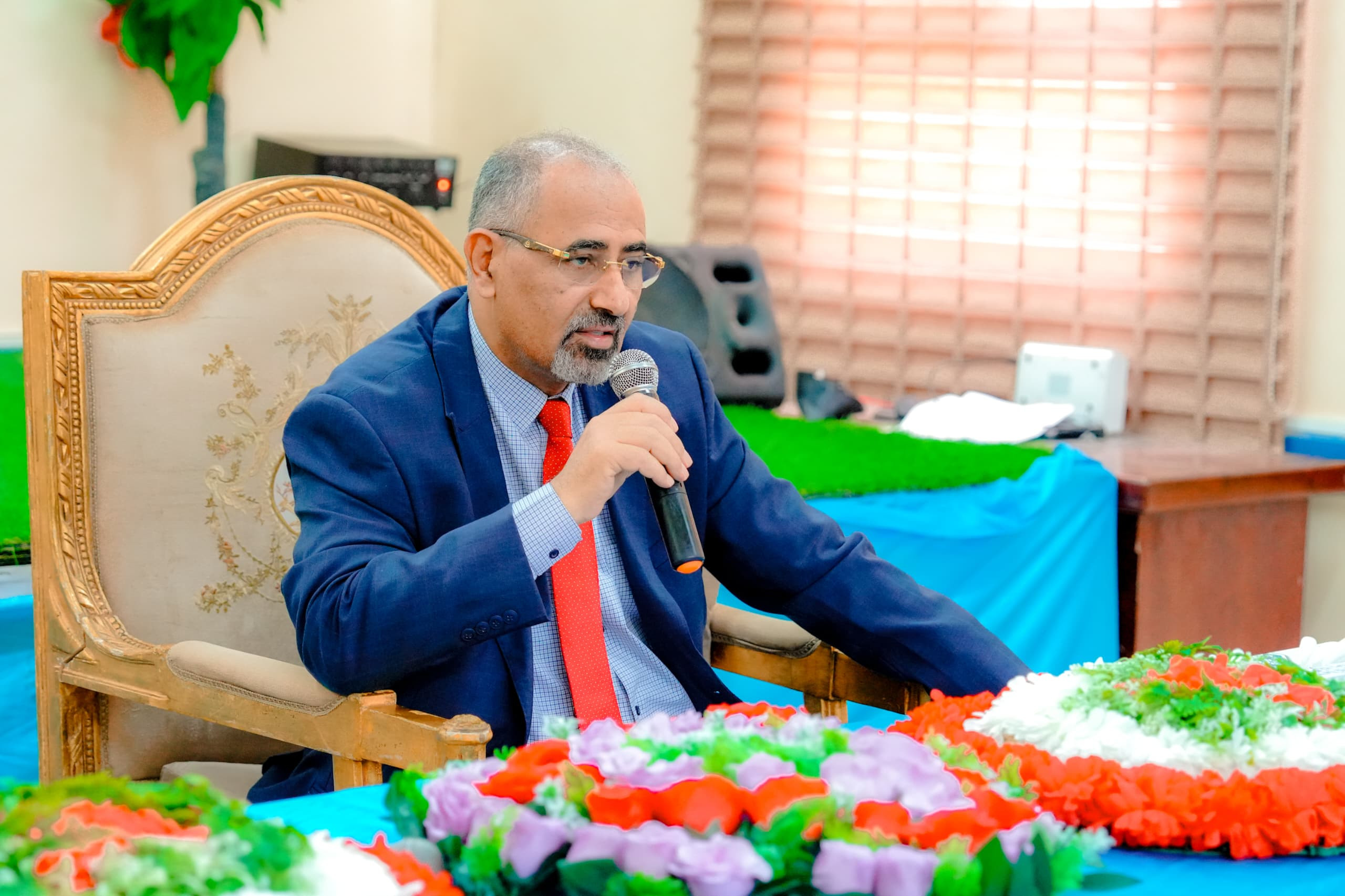 الرئيس الزُبيدي يرأس اجتماعا مشتركا للمكتب التنفيذي واللجنة الأمنية بأرخبيل سقطرى الرئيس الزُبيدي يرأس اجتماعا مشتركا للمكتب التنفيذي واللجنة الأمنية بأرخبيل سقطرى