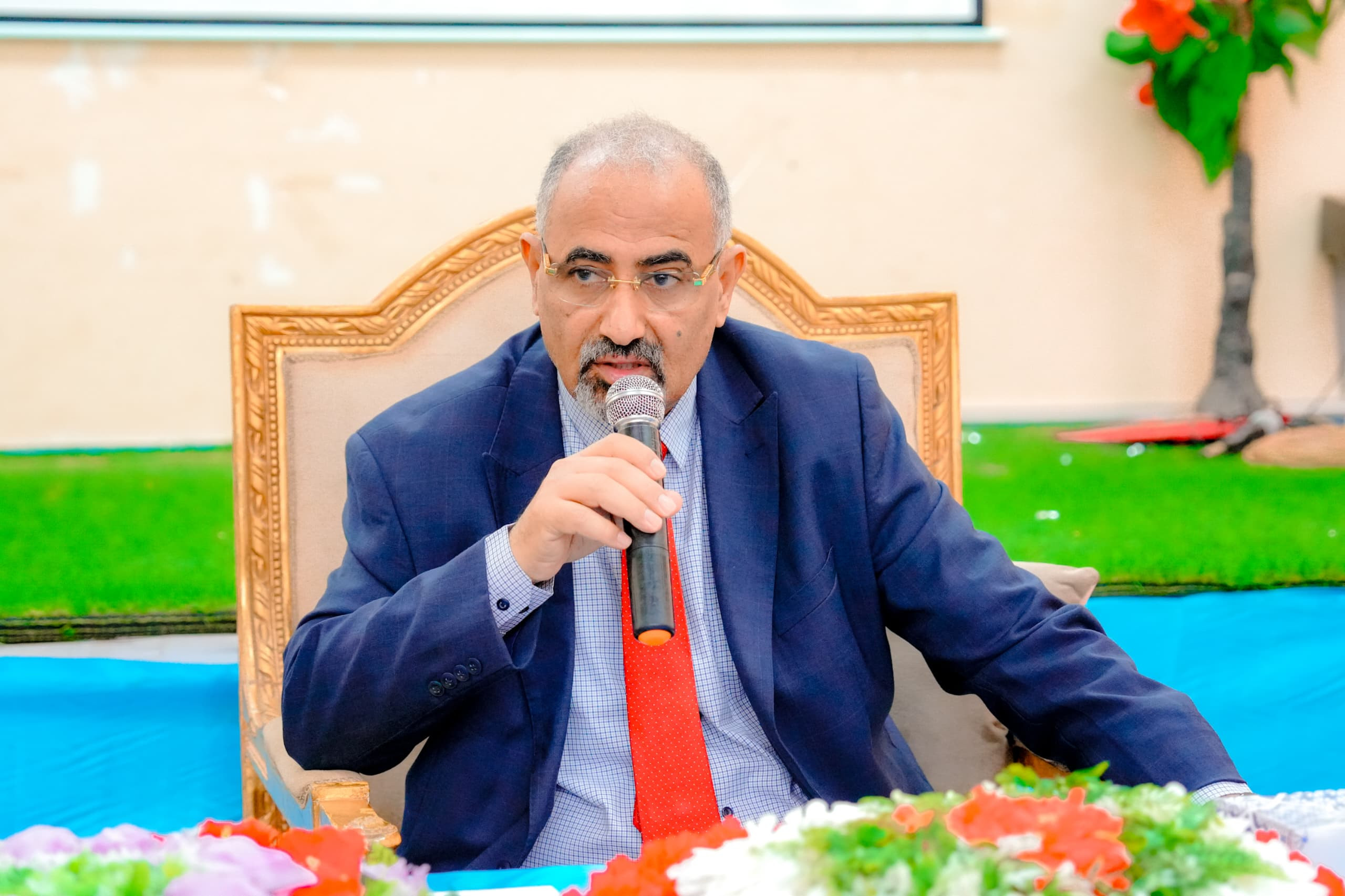 الرئيس الزُبيدي يرأس اجتماعا مشتركا للمكتب التنفيذي واللجنة الأمنية بأرخبيل سقطرى الرئيس الزُبيدي يرأس اجتماعا مشتركا للمكتب التنفيذي واللجنة الأمنية بأرخبيل سقطرى