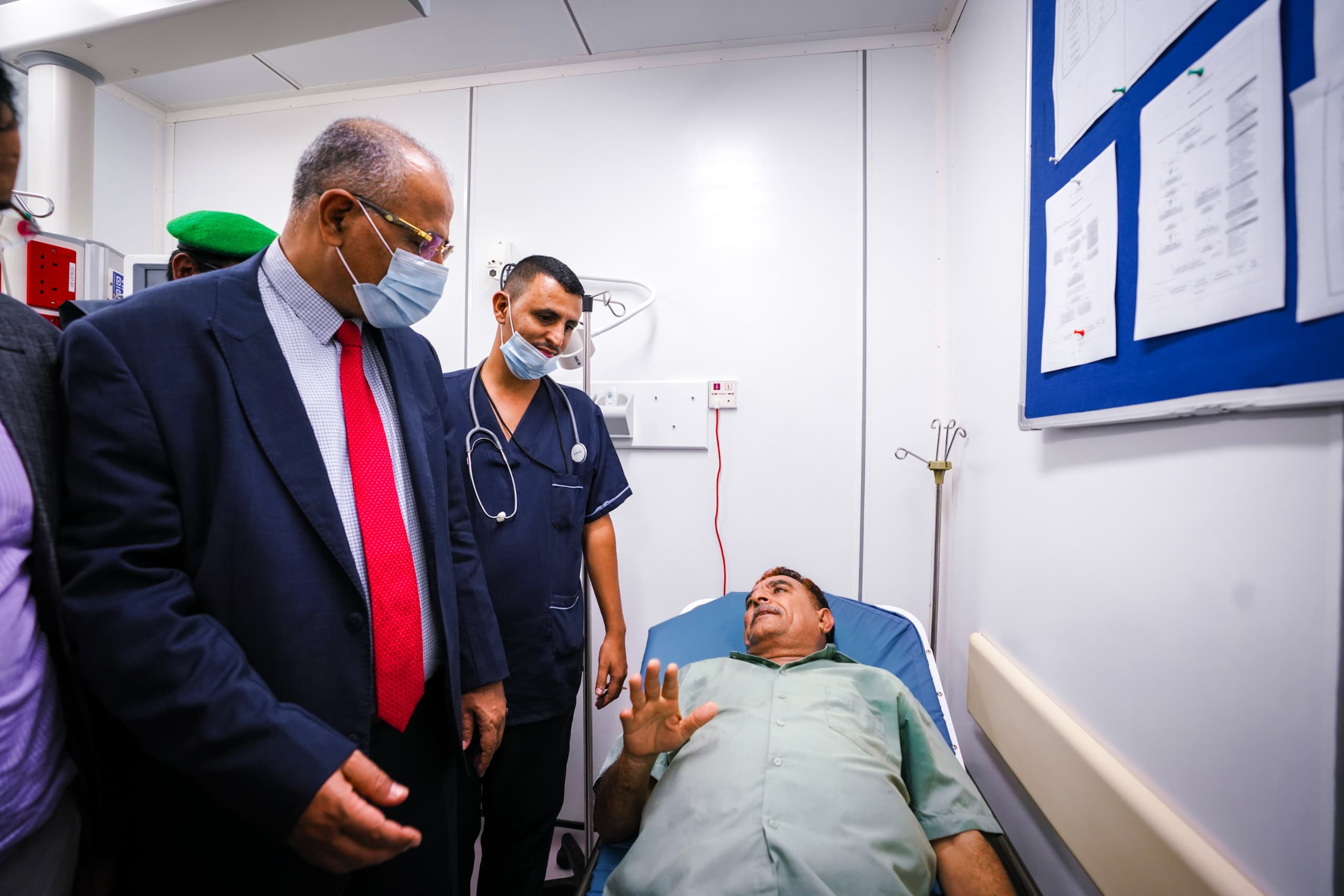 الرئيس الزُبيدي يزور مستشفى الشيخ خليفة بن زايد بسقطرى ويطلع على خدماته الطبية الرئيس الزُبيدي يزور مستشفى الشيخ خليفة بن زايد بسقطرى ويطلع على خدماته الطبية