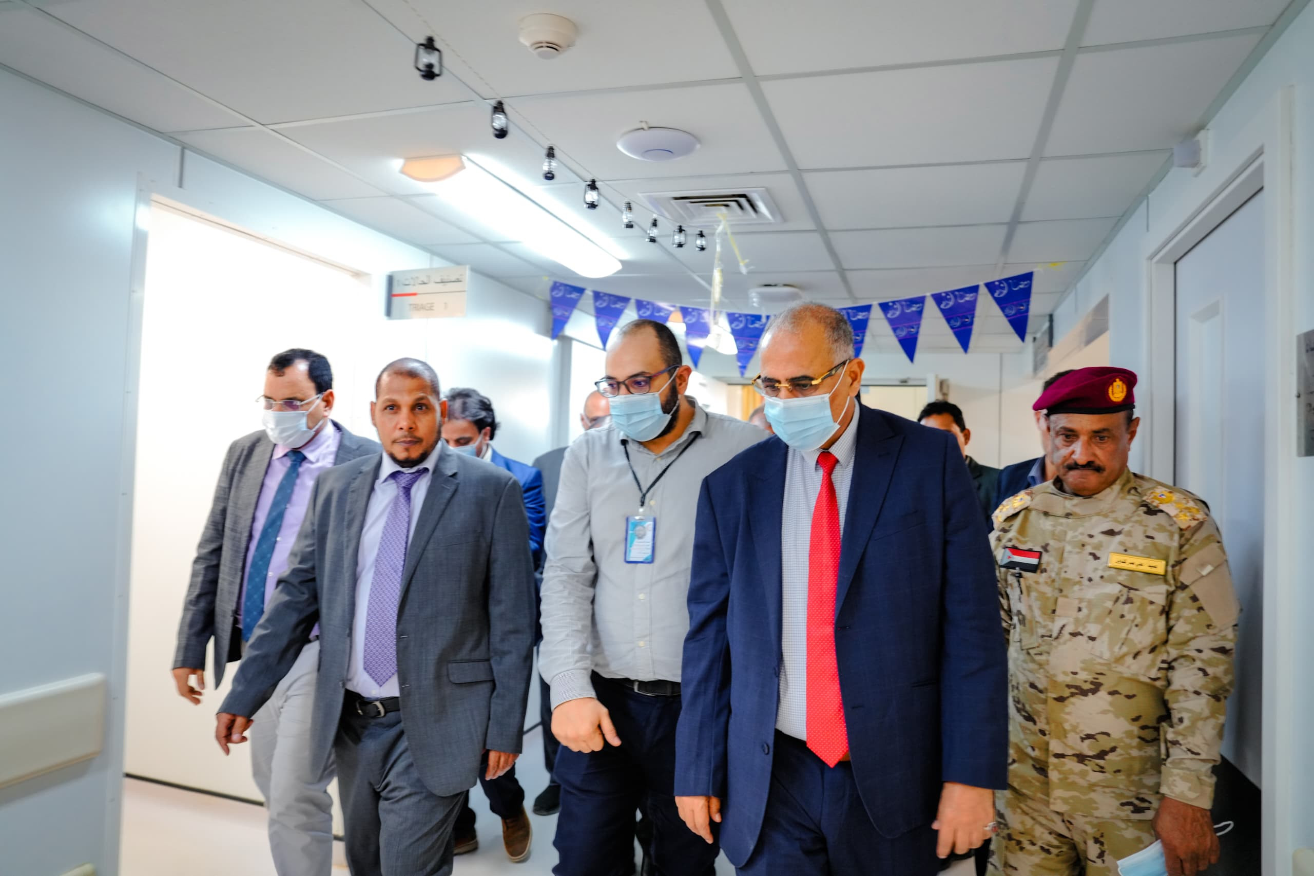الرئيس الزُبيدي يزور مستشفى الشيخ خليفة بن زايد بسقطرى ويطلع على خدماته الطبية الرئيس الزُبيدي يزور مستشفى الشيخ خليفة بن زايد بسقطرى ويطلع على خدماته الطبية
