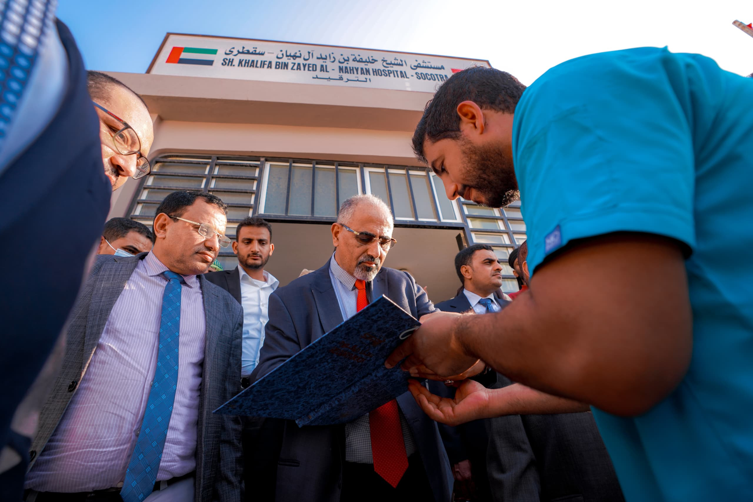 الرئيس الزُبيدي يزور مستشفى الشيخ خليفة بن زايد بسقطرى ويطلع على خدماته الطبية الرئيس الزُبيدي يزور مستشفى الشيخ خليفة بن زايد بسقطرى ويطلع على خدماته الطبية
