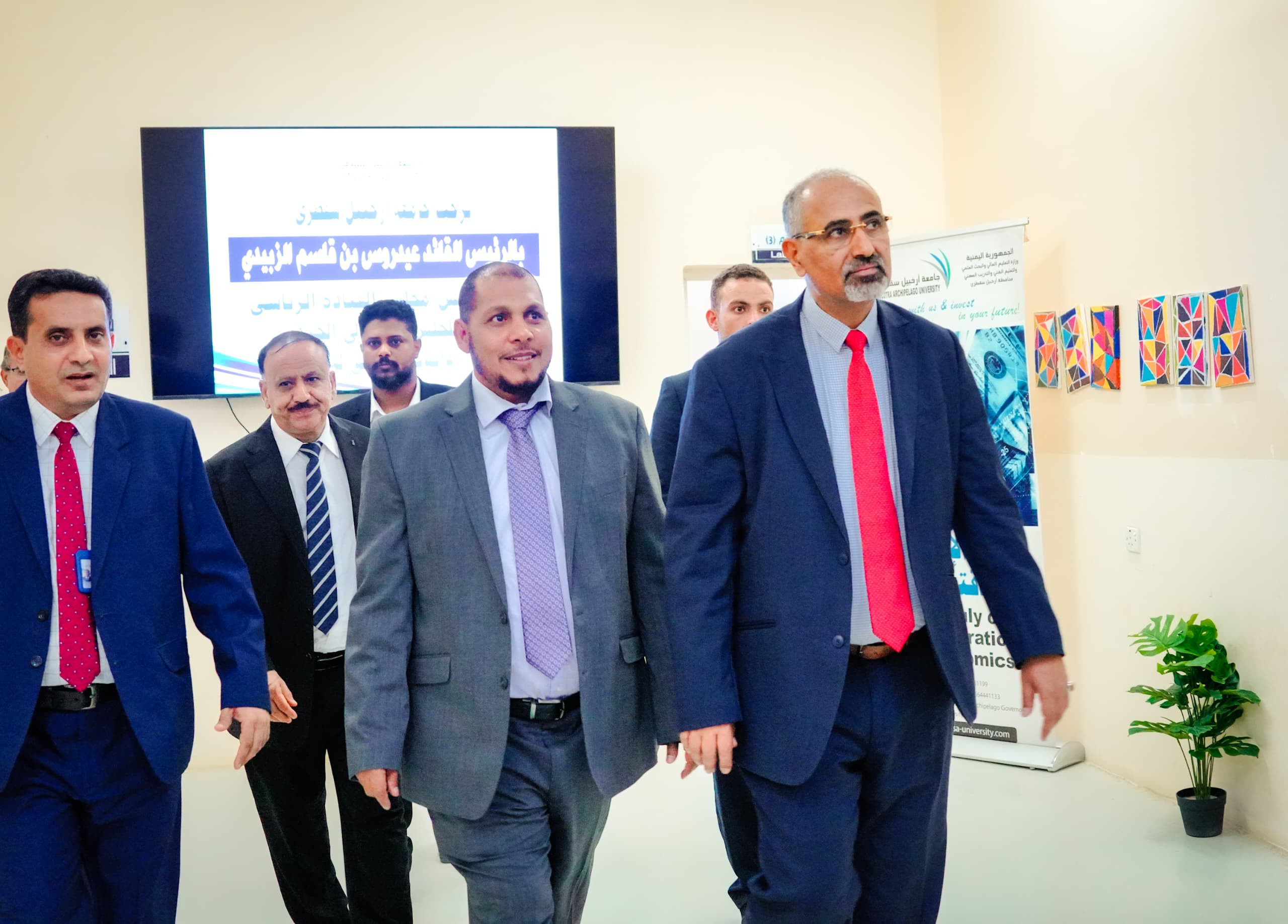 الرئيس الزُبيدي يزور جامعة أرخبيل سقطرى ويشيد بدورها الأكاديمي الرئيس الزُبيدي يزور جامعة أرخبيل سقطرى ويشيد بدورها الأكاديمي