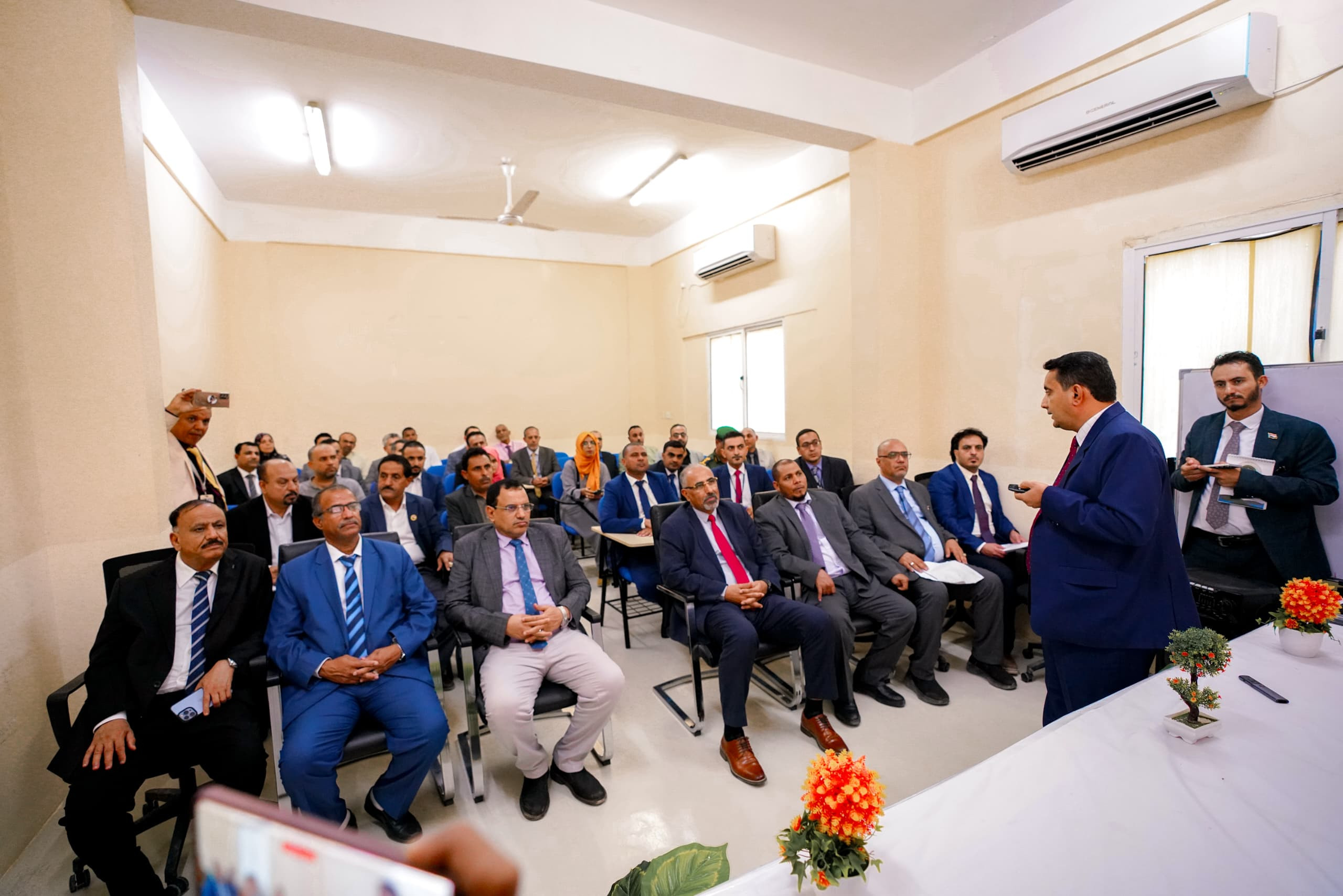 الرئيس الزُبيدي يزور جامعة أرخبيل سقطرى ويشيد بدورها الأكاديمي الرئيس الزُبيدي يزور جامعة أرخبيل سقطرى ويشيد بدورها الأكاديمي
