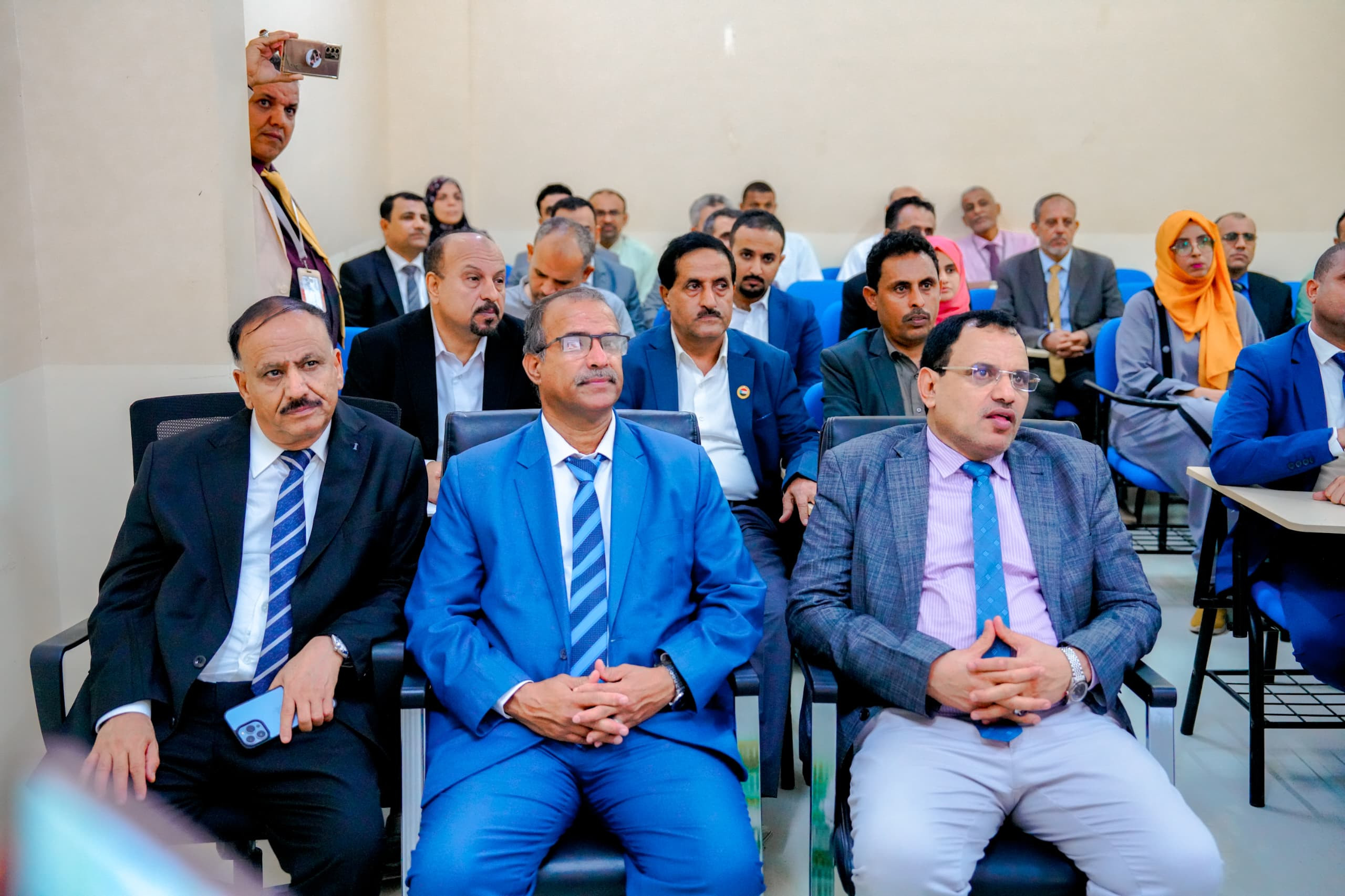 الرئيس الزُبيدي يزور جامعة أرخبيل سقطرى ويشيد بدورها الأكاديمي الرئيس الزُبيدي يزور جامعة أرخبيل سقطرى ويشيد بدورها الأكاديمي