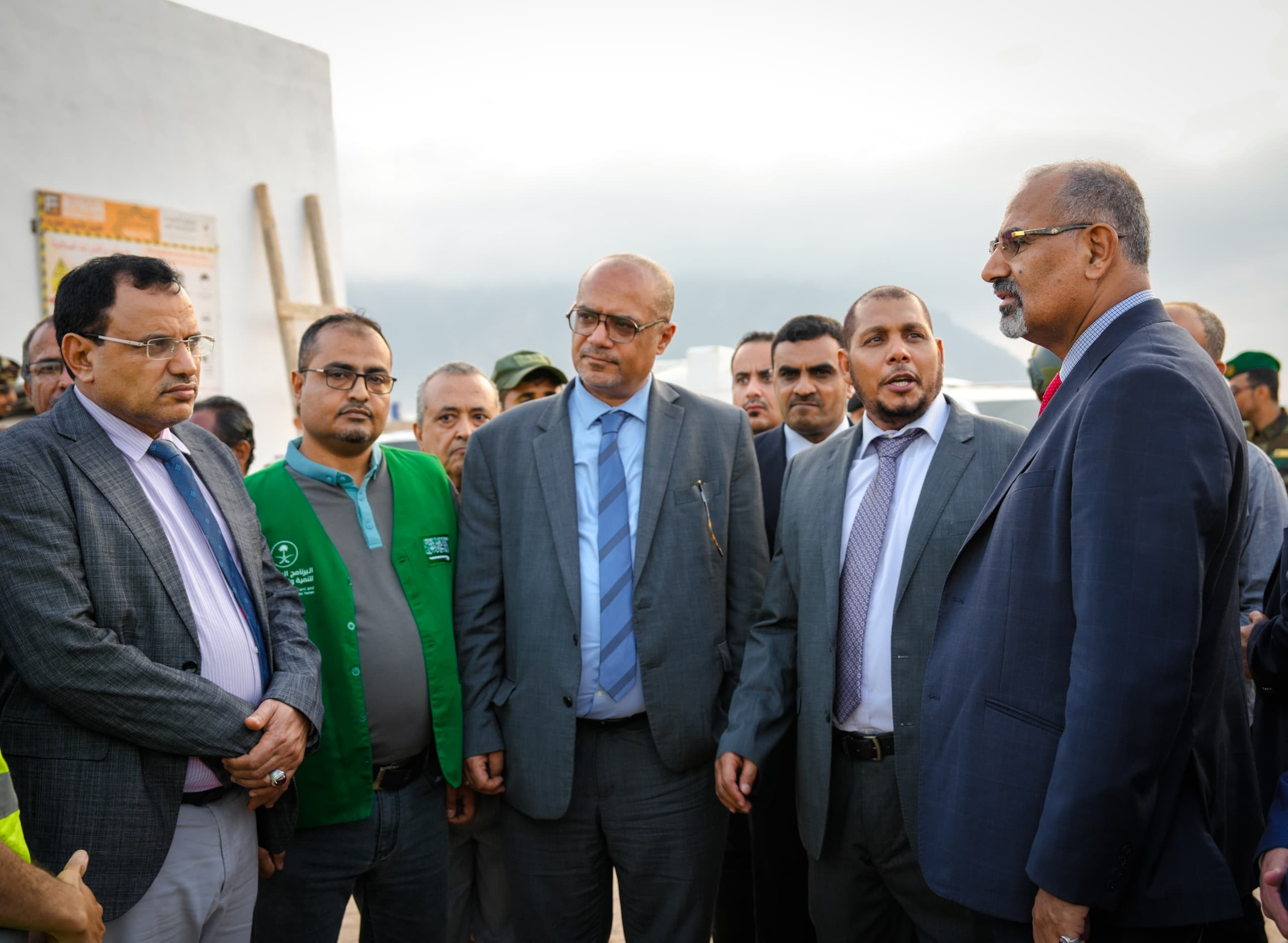 الرئيس الزُبيدي يتفقد مشروع كلية التربية والعلوم الإنسانية والتطبيقية بسقطرى الرئيس الزُبيدي يتفقد مشروع كلية التربية والعلوم الإنسانية والتطبيقية بسقطرى