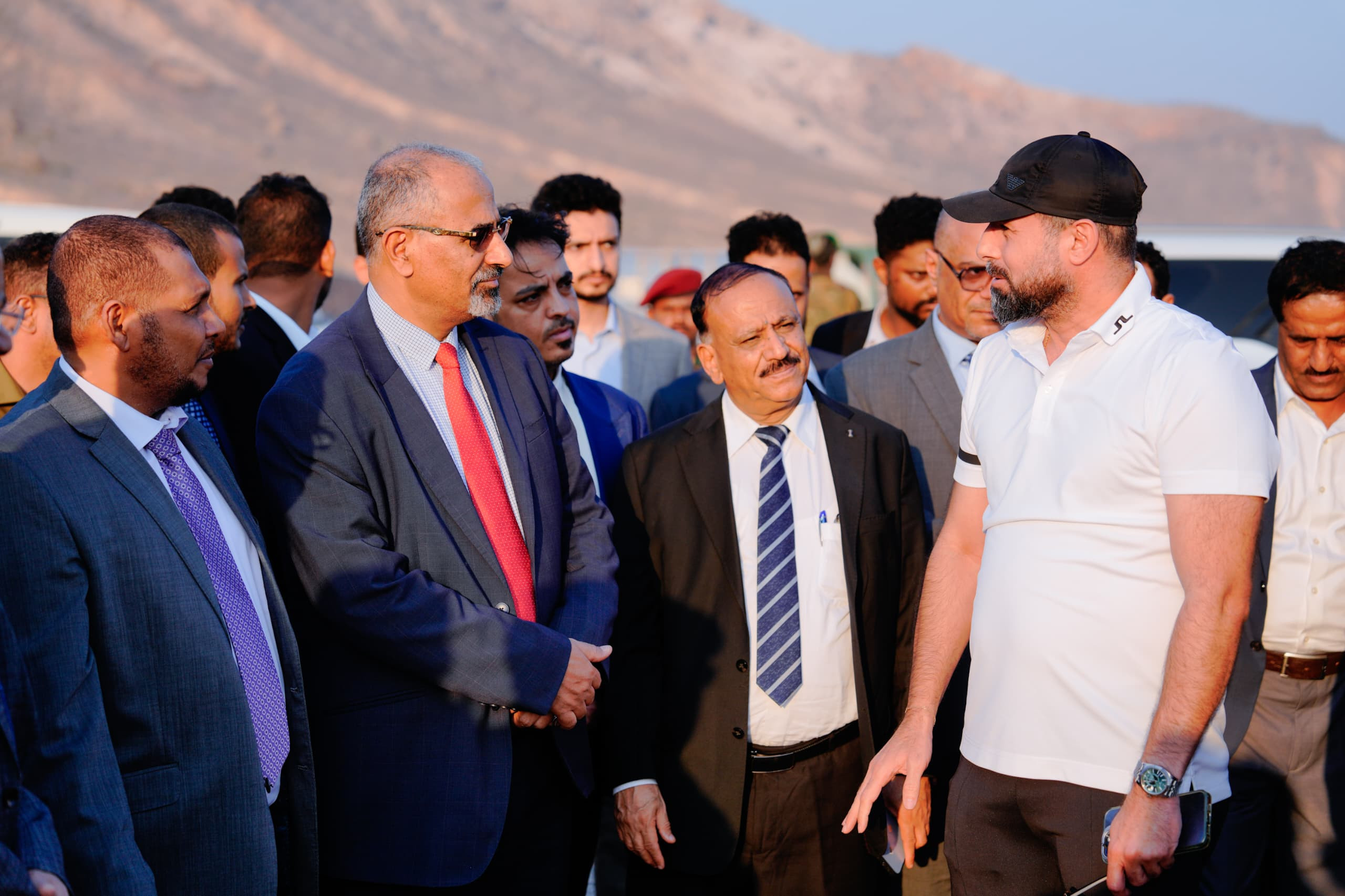 الرئيس الزُبيدي يزور محطة كهرباء نور زايد 1 في سقطرى ويثمن الدعم الإماراتي للأرخبيل الرئيس الزُبيدي يزور محطة كهرباء نور زايد 1 في سقطرى ويثمن الدعم الإماراتي للأرخبيل