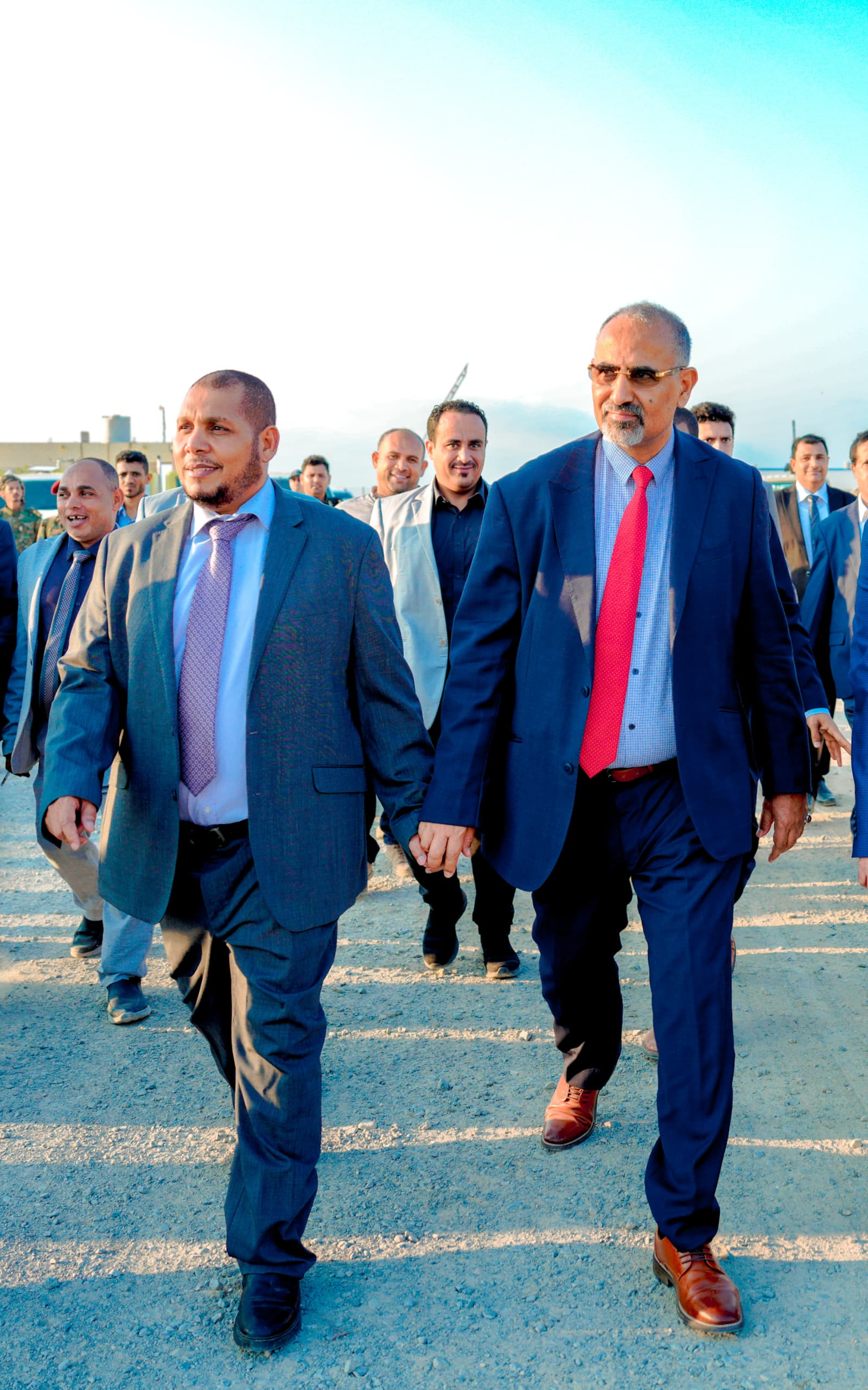 الرئيس الزُبيدي يزور محطة كهرباء نور زايد 1 في سقطرى ويثمن الدعم الإماراتي للأرخبيل الرئيس الزُبيدي يزور محطة كهرباء نور زايد 1 في سقطرى ويثمن الدعم الإماراتي للأرخبيل