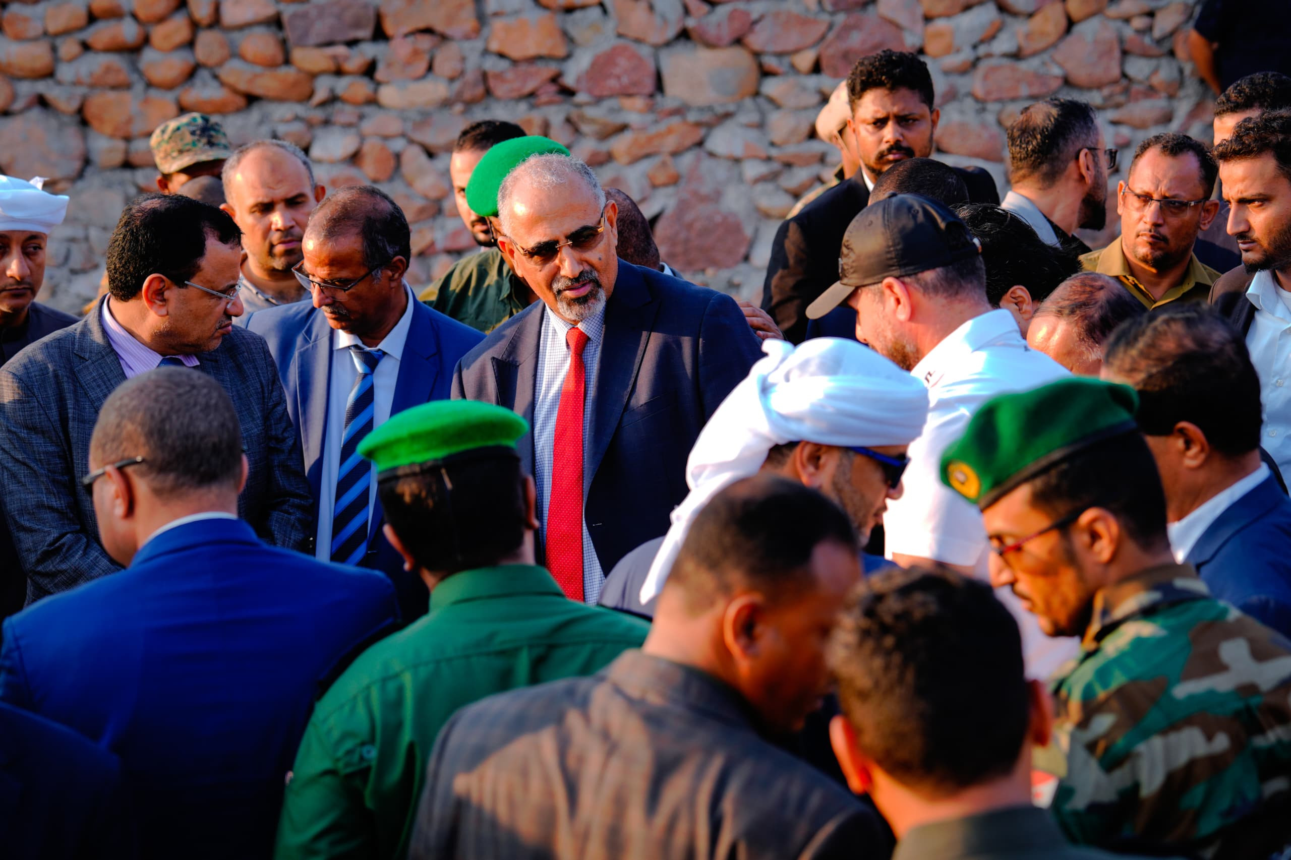 الرئيس الزُبيدي يزور محطة كهرباء نور زايد 1 في سقطرى ويثمن الدعم الإماراتي للأرخبيل الرئيس الزُبيدي يزور محطة كهرباء نور زايد 1 في سقطرى ويثمن الدعم الإماراتي للأرخبيل