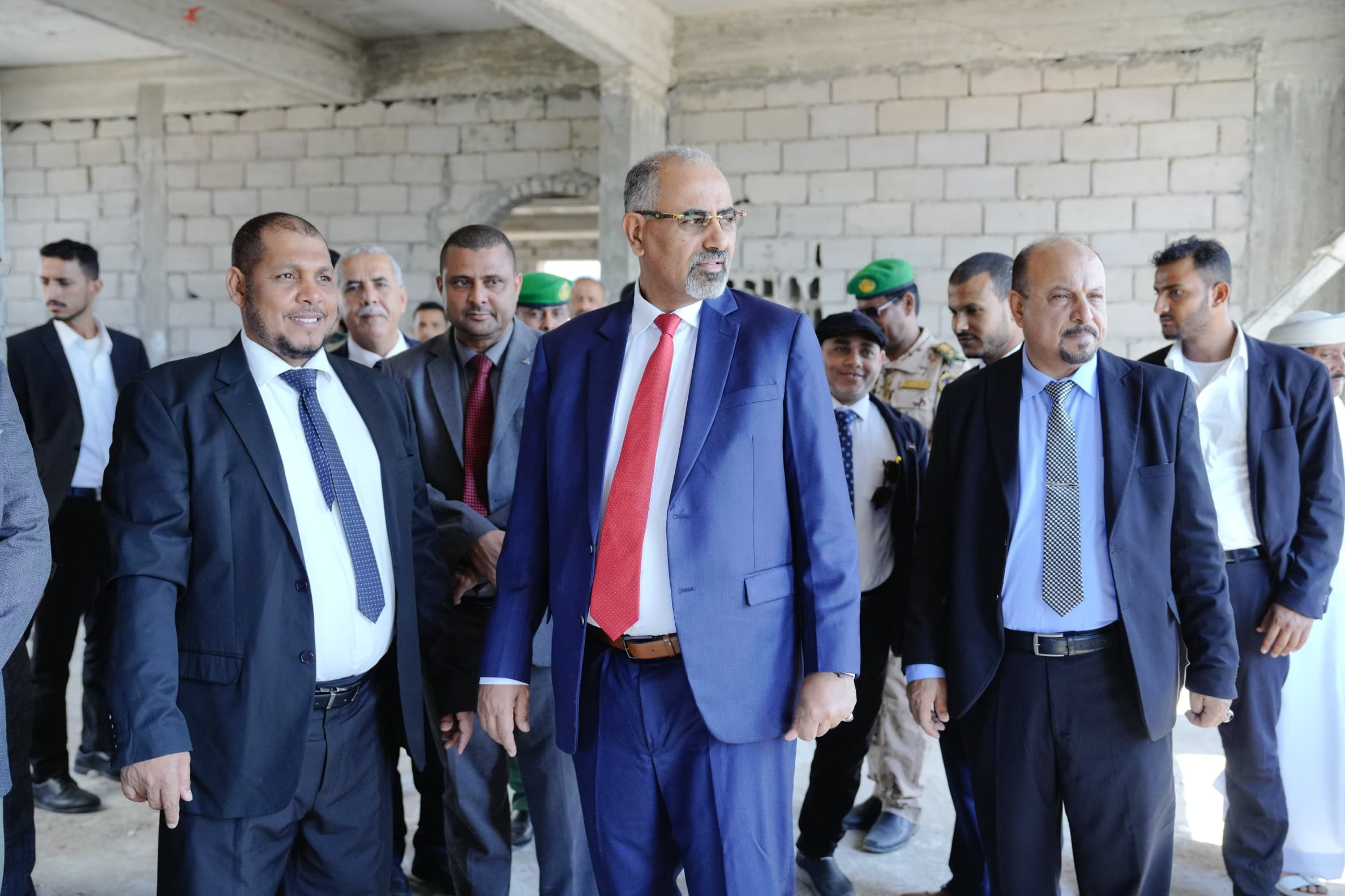 الرئيس الزُبيدي يتفقد أعمال التشطيبات في المجمع الحكومي بمحافظة أرخبيل سقطرى الرئيس الزُبيدي يتفقد أعمال التشطيبات في المجمع الحكومي بمحافظة أرخبيل سقطرى