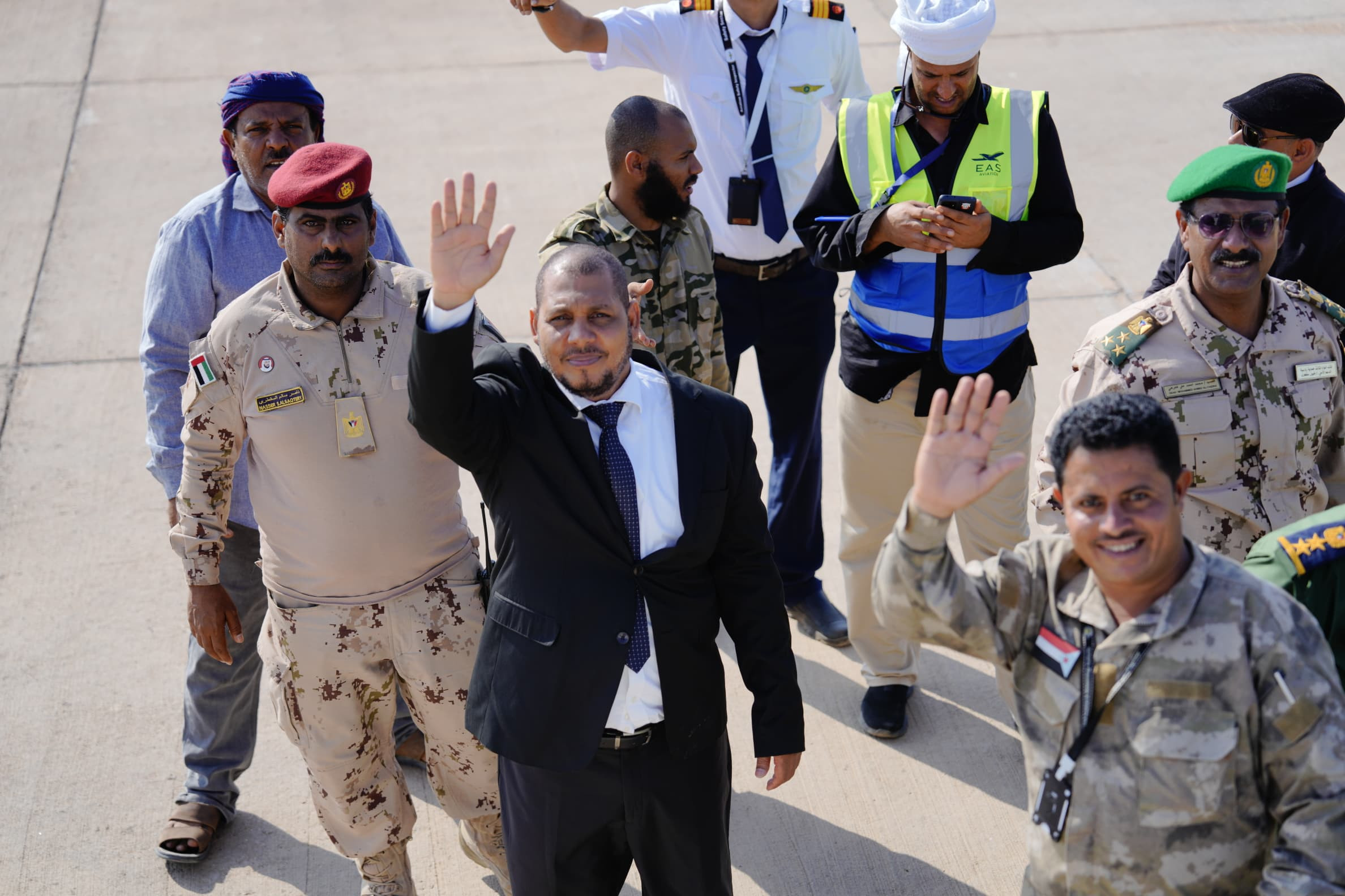 الرئيس الزُبيدي يختتم زياراته لمحافظات الجنوب ويعود إلى العاصمة عدن الرئيس الزُبيدي يختتم زياراته لمحافظات الجنوب ويعود إلى العاصمة عدن