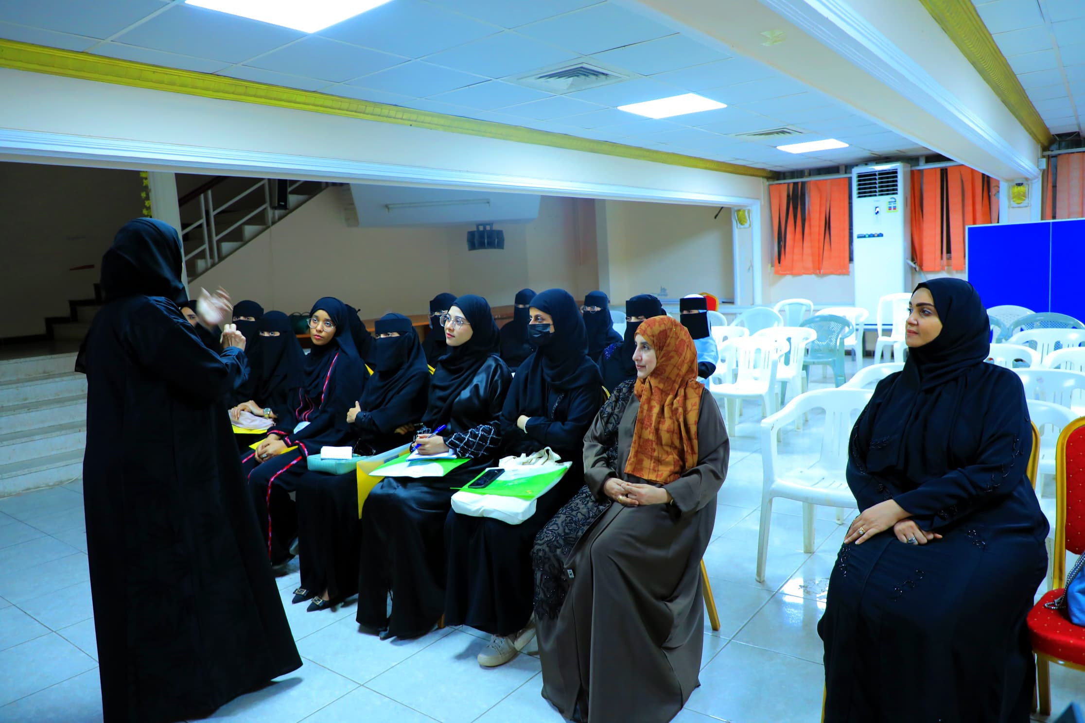 الأمانة العامة تختتم برنامج الأمسيات الرمضانية للطالبات في جامعة عدن الأمانة العامة تختتم برنامج الأمسيات الرمضانية للطالبات في جامعة عدن