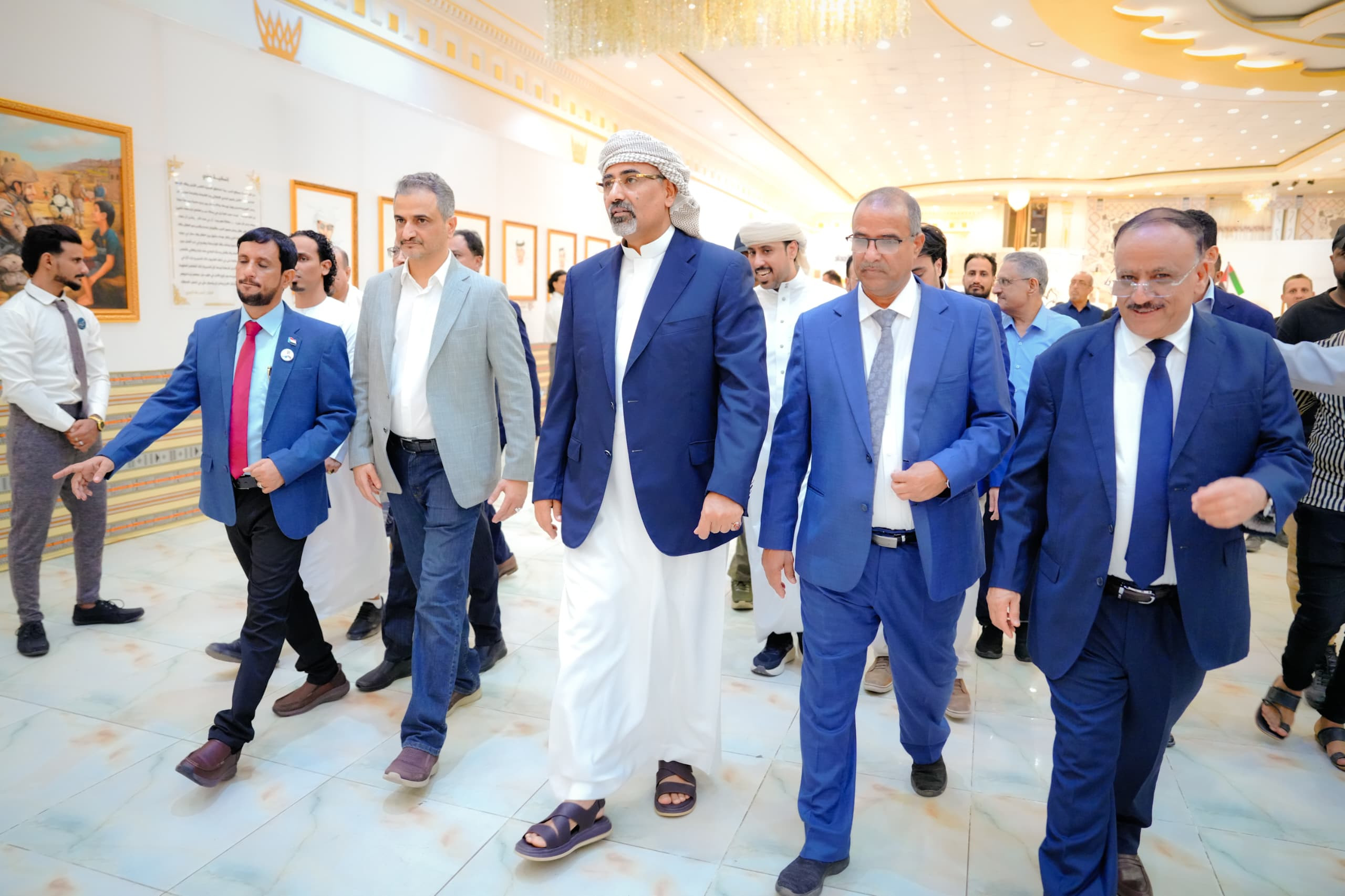 الرئيس الزُبيدي يفتتح معرض "إمارات الأمجاد في أرض الأجداد" بالعاصمة عدن الرئيس الزُبيدي يفتتح معرض "إمارات الأمجاد في أرض الأجداد" بالعاصمة عدن