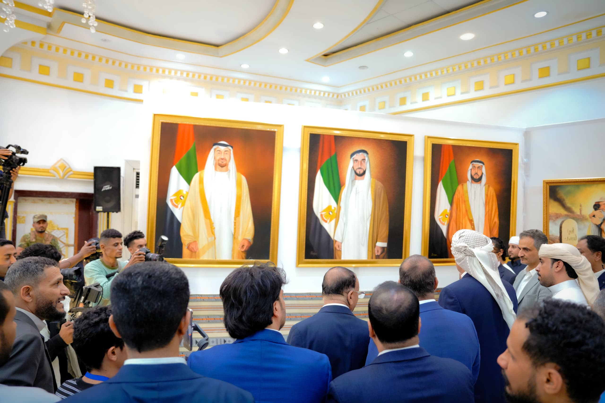 الرئيس الزُبيدي يفتتح معرض "إمارات الأمجاد في أرض الأجداد" بالعاصمة عدن الرئيس الزُبيدي يفتتح معرض "إمارات الأمجاد في أرض الأجداد" بالعاصمة عدن