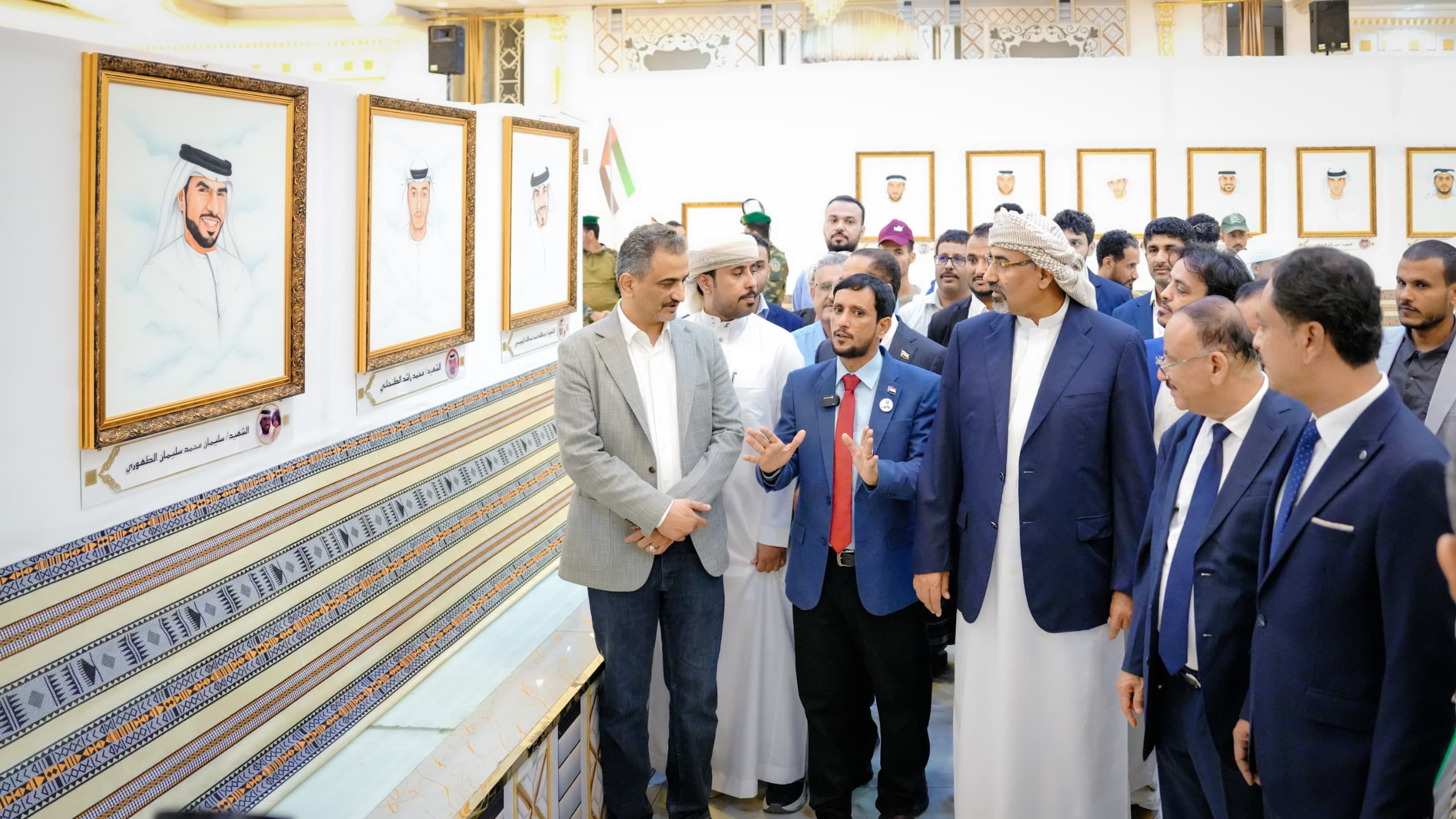 الرئيس الزُبيدي يفتتح معرض "إمارات الأمجاد في أرض الأجداد" بالعاصمة عدن الرئيس الزُبيدي يفتتح معرض "إمارات الأمجاد في أرض الأجداد" بالعاصمة عدن