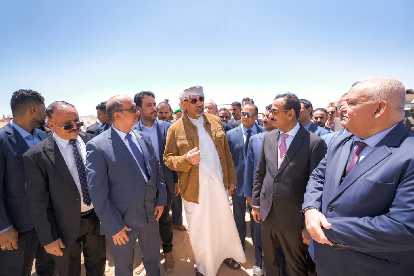 الرئيس القائد عيدروس الزُبيدي يتفقد مستشفى الهيئة بشبوة ويطّلع على مستوى الإنجاز في مشروع الجامعة - الرئيس القائد عيدروس الزُبيدي يتفقد مستشفى الهيئة بشبوة ويطّلع على مستوى الإنجاز في مشروع الجامعة -