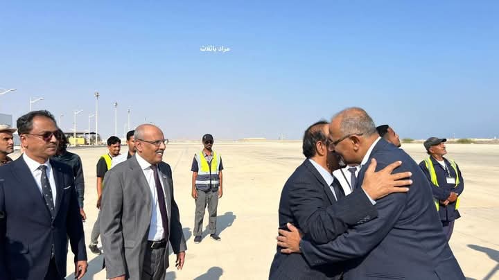 عاجل: الرئيس الزبيدي يصل المكلا في زيارة تفقدية لـ حضرموت عاجل: الرئيس الزبيدي يصل المكلا في زيارة تفقدية لـ حضرموت