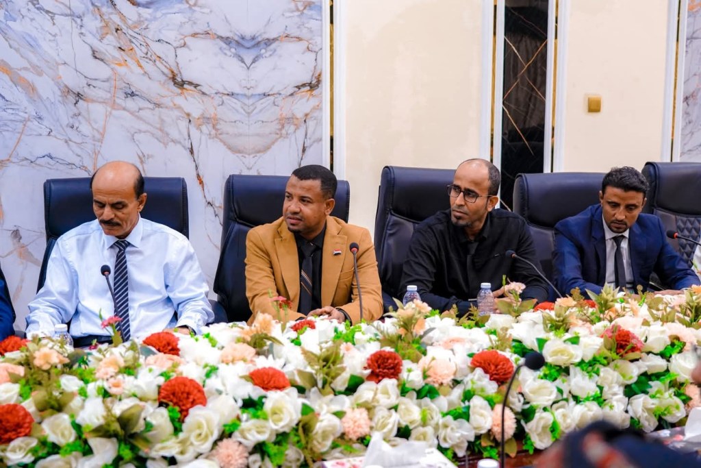 الرئيس الزبيدي يرأس اجتماع هيئات المجلس الانتقالي في حضرموت الرئيس الزبيدي يرأس اجتماع هيئات المجلس الانتقالي في حضرموت