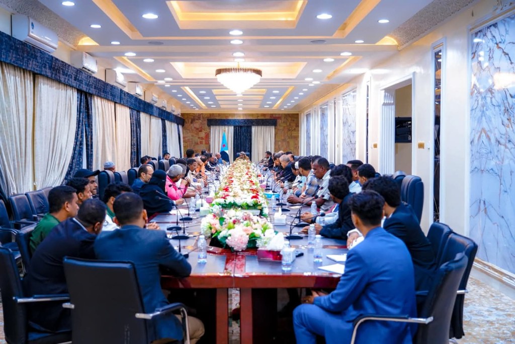 الرئيس الزبيدي يرأس اجتماع هيئات المجلس الانتقالي في حضرموت الرئيس الزبيدي يرأس اجتماع هيئات المجلس الانتقالي في حضرموت