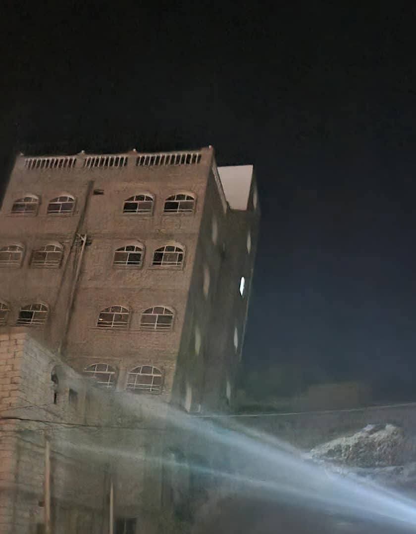 المحافظ بن ماضي يوجه بإجلاء جميع ساكني وجيران مبني ديس المكلا المنهار بشكل جزئي - المحافظ بن ماضي يوجه بإجلاء جميع ساكني وجيران مبني ديس المكلا المنهار بشكل جزئي -