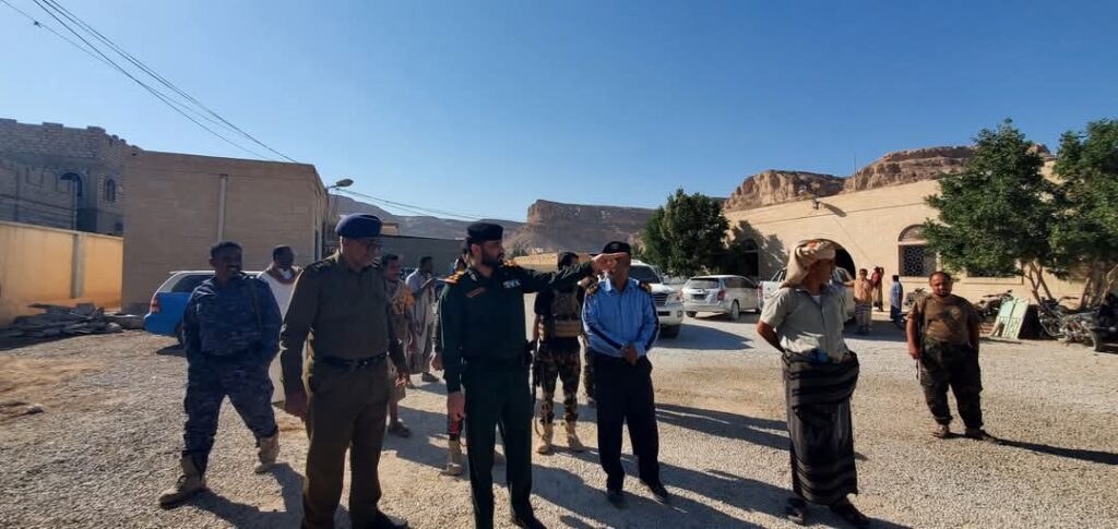مدير عام أمن حضرموت الوادي والصحراء يتفقد سير العمل في شرطة تريم والاحوال المدنية خلال أوائل الشهر الفضيل مدير عام أمن حضرموت الوادي والصحراء يتفقد سير العمل في شرطة تريم والاحوال المدنية خلال أوائل الشهر الفضيل