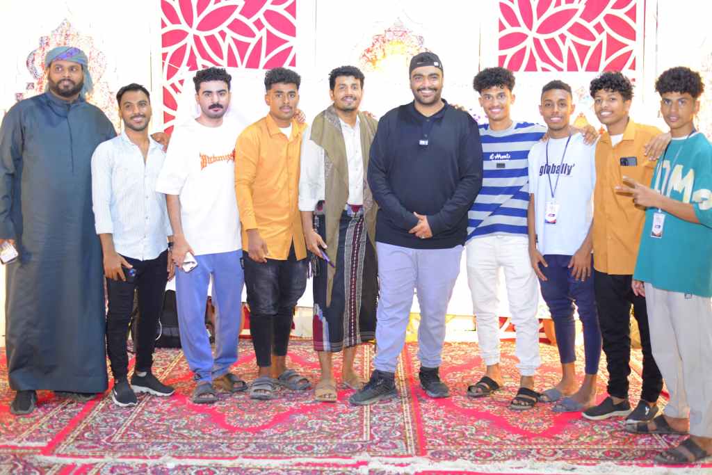 في فعالية مجتمعية .. أهالي المكلا يقيمون أطول سفرة إفطار رمضاني بحضرموت للمرة الثالثة على التوالي (شاهد الصور) في فعالية مجتمعية .. أهالي المكلا يقيمون أطول سفرة إفطار رمضاني بحضرموت للمرة الثالثة على التوالي (شاهد الصور)