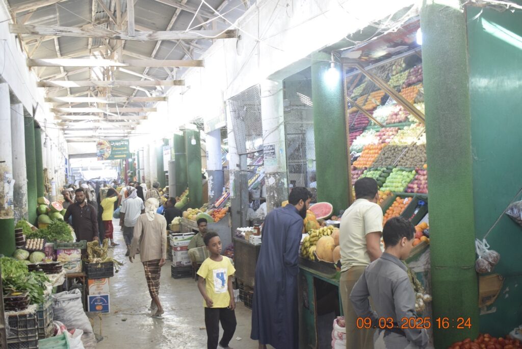 سوق مدينة سيئون كما يبدو ليلة العاشر من رمضان 1446هـ { شاهد الصور } سوق مدينة سيئون كما يبدو ليلة العاشر من رمضان 1446هـ { شاهد الصور }