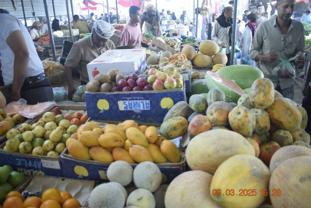 سوق مدينة سيئون كما يبدو ليلة العاشر من رمضان 1446هـ { شاهد الصور } سوق مدينة سيئون كما يبدو ليلة العاشر من رمضان 1446هـ { شاهد الصور }