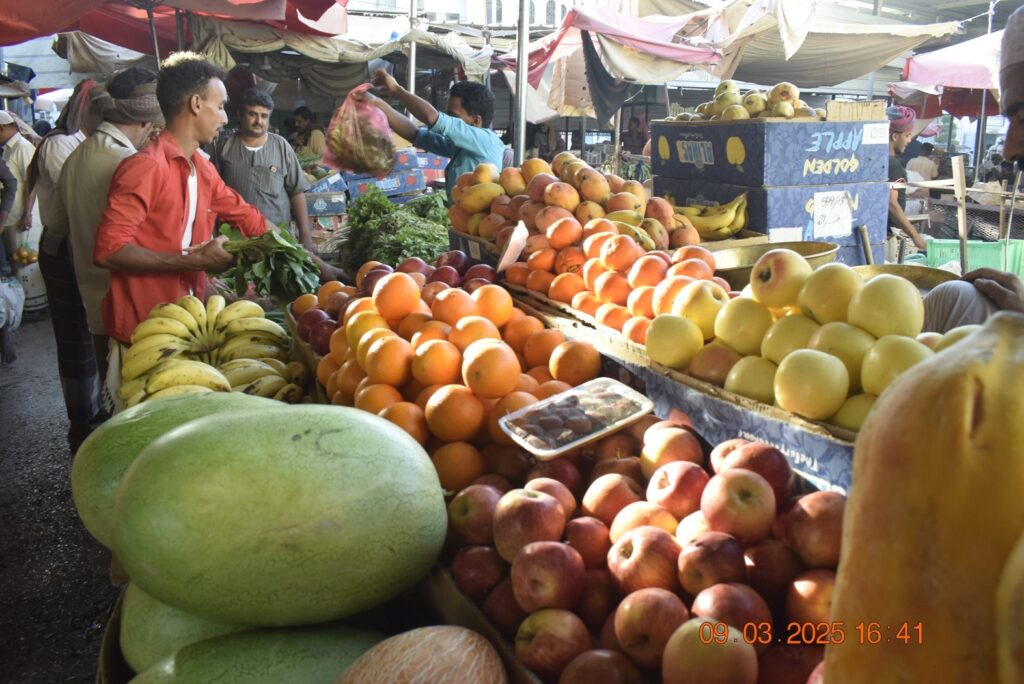 سوق مدينة سيئون كما يبدو ليلة العاشر من رمضان 1446هـ { شاهد الصور } سوق مدينة سيئون كما يبدو ليلة العاشر من رمضان 1446هـ { شاهد الصور }