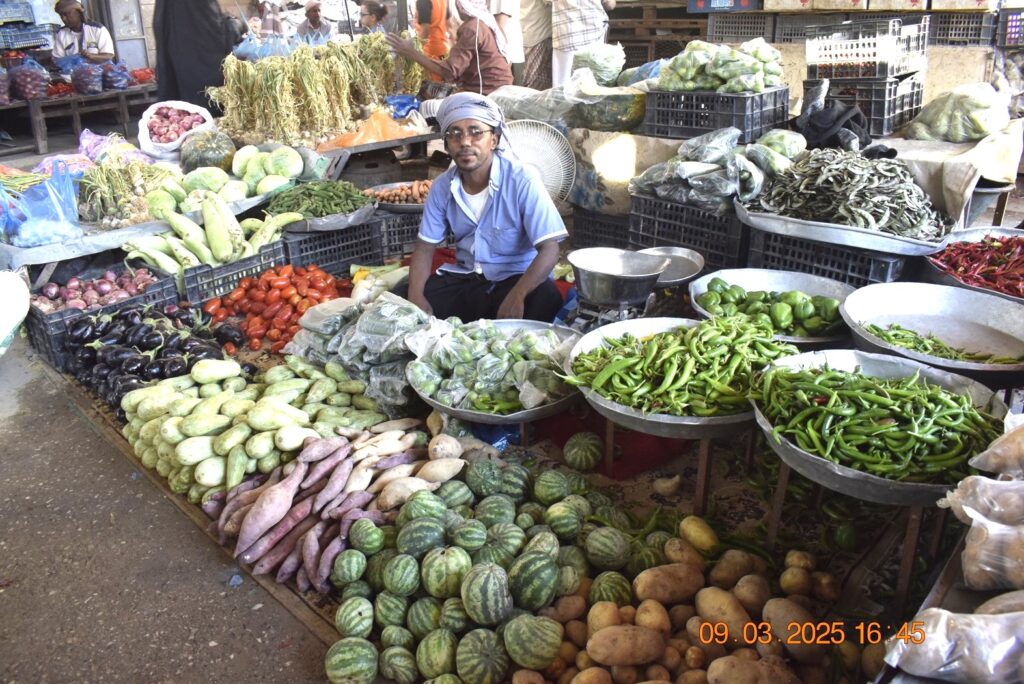 سوق مدينة سيئون كما يبدو ليلة العاشر من رمضان 1446هـ { شاهد الصور } سوق مدينة سيئون كما يبدو ليلة العاشر من رمضان 1446هـ { شاهد الصور }