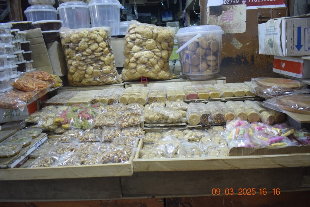 سوق مدينة سيئون كما يبدو ليلة العاشر من رمضان 1446هـ { شاهد الصور } سوق مدينة سيئون كما يبدو ليلة العاشر من رمضان 1446هـ { شاهد الصور }