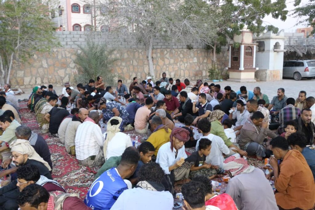 إدارة أمن مديرية المكلا و مركز شرطة روكب_بويش يقيما مائدة الإفطار الرمضاني الثالث بمناطق شرق المكلا "شاهد الصور" إدارة أمن مديرية المكلا و مركز شرطة روكب_بويش يقيما مائدة الإفطار الرمضاني الثالث بمناطق شرق المكلا "شاهد الصور"