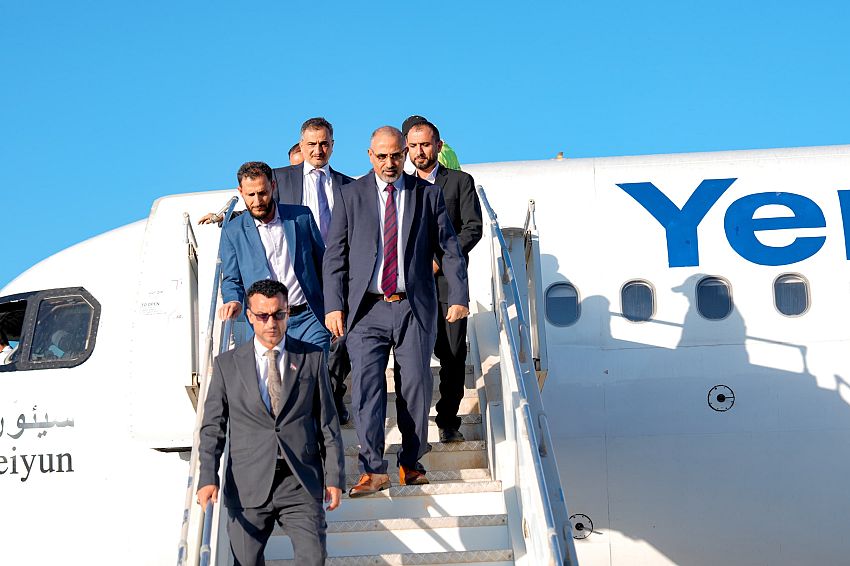 اللواء الزُبيدي يصل شبوة ويدشن العمل رسمياً بمطار عتق بعد توقف دام 10 سنوات اللواء الزُبيدي يصل شبوة ويدشن العمل رسمياً بمطار عتق بعد توقف دام 10 سنوات