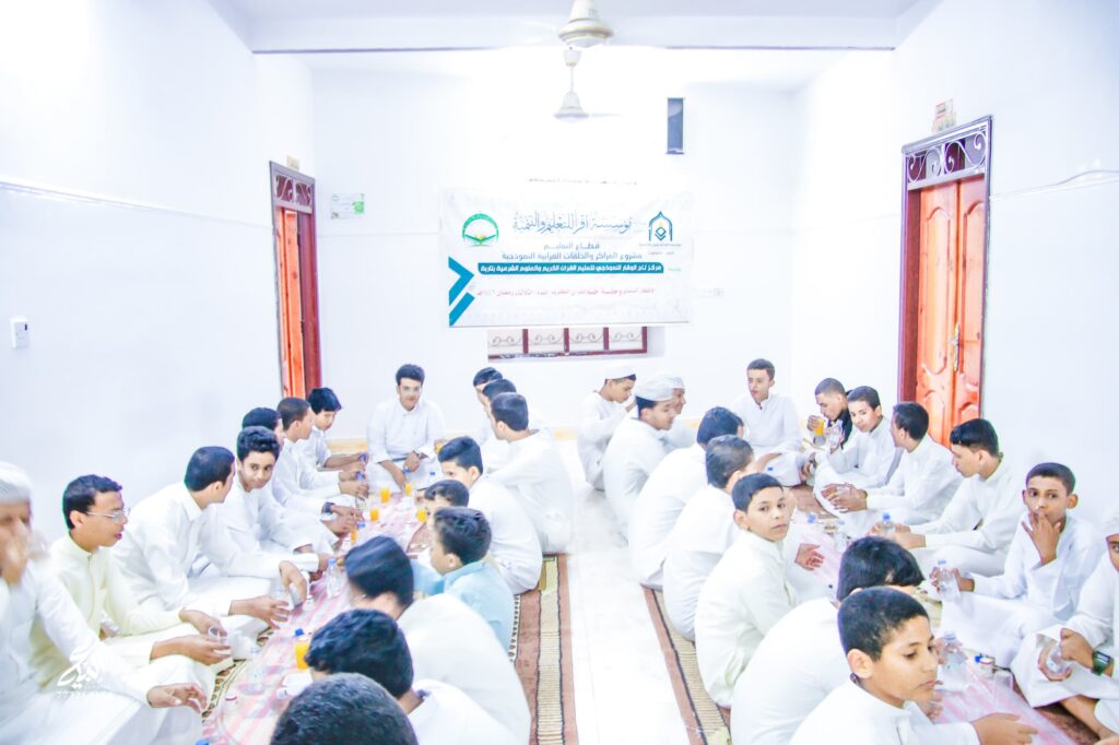 في مجلسٍ قُرآني مَهيب وأجواءٍ روحانيةٍ سادها التعطشُ للارتواءٍ من موائدٍ الرحمن ..مركز تاج الوقار النموذجي بتاربة يقيم إفطاره السنوي ويحتفي بتخريج كوكبة جديدة من حفاظ كتاب الله تعالى في ليلة رمضانية قرآنية بامتياز في مجلسٍ قُرآني مَهيب وأجواءٍ روحانيةٍ سادها التعطشُ للارتواءٍ من موائدٍ الرحمن ..مركز تاج الوقار النموذجي بتاربة يقيم إفطاره السنوي ويحتفي بتخريج كوكبة جديدة من حفاظ كتاب الله تعالى في ليلة رمضانية قرآنية بامتياز