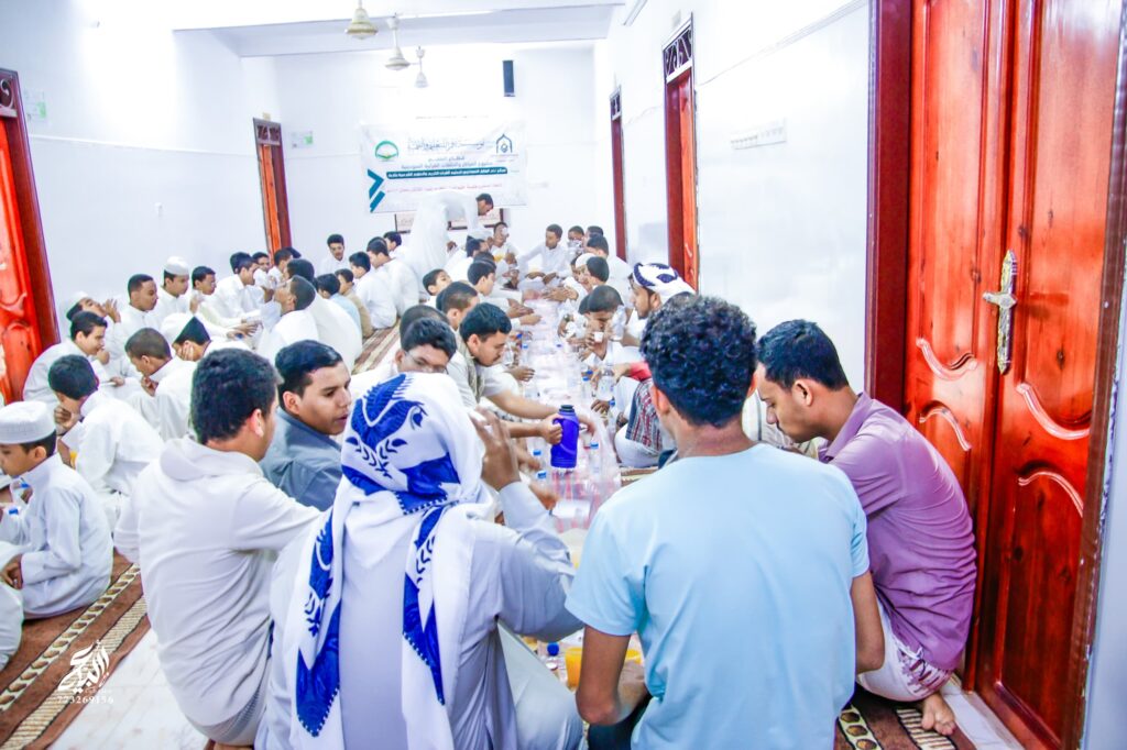 في مجلسٍ قُرآني مَهيب وأجواءٍ روحانيةٍ سادها التعطشُ للارتواءٍ من موائدٍ الرحمن ..مركز تاج الوقار النموذجي بتاربة يقيم إفطاره السنوي ويحتفي بتخريج كوكبة جديدة من حفاظ كتاب الله تعالى في ليلة رمضانية قرآنية بامتياز في مجلسٍ قُرآني مَهيب وأجواءٍ روحانيةٍ سادها التعطشُ للارتواءٍ من موائدٍ الرحمن ..مركز تاج الوقار النموذجي بتاربة يقيم إفطاره السنوي ويحتفي بتخريج كوكبة جديدة من حفاظ كتاب الله تعالى في ليلة رمضانية قرآنية بامتياز